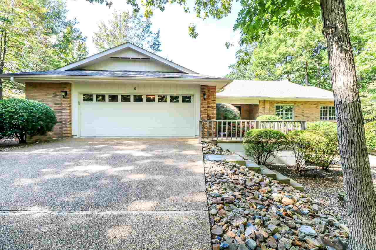 Beautiful and meticulously maintained home on Lake Coronado.  Includes New Boat dock w/ lift! This home is move-in ready to enjoy the Ski Lake, Screened Porch and Deck while you watch the water glisten below.  Open floor plan Large pantry, dual sinks in both baths and much more.  The Garden Enthusiast will especially enjoy the rainbow colors in the variety of Day Lilies that bloom every Spring.  The oversized garage includes a workshop nook and room for a golf cart, oh and don't miss the storage below.