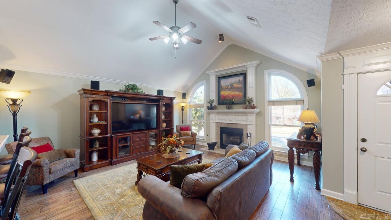 COUNTRY CLUB OF ARK THE - Residential