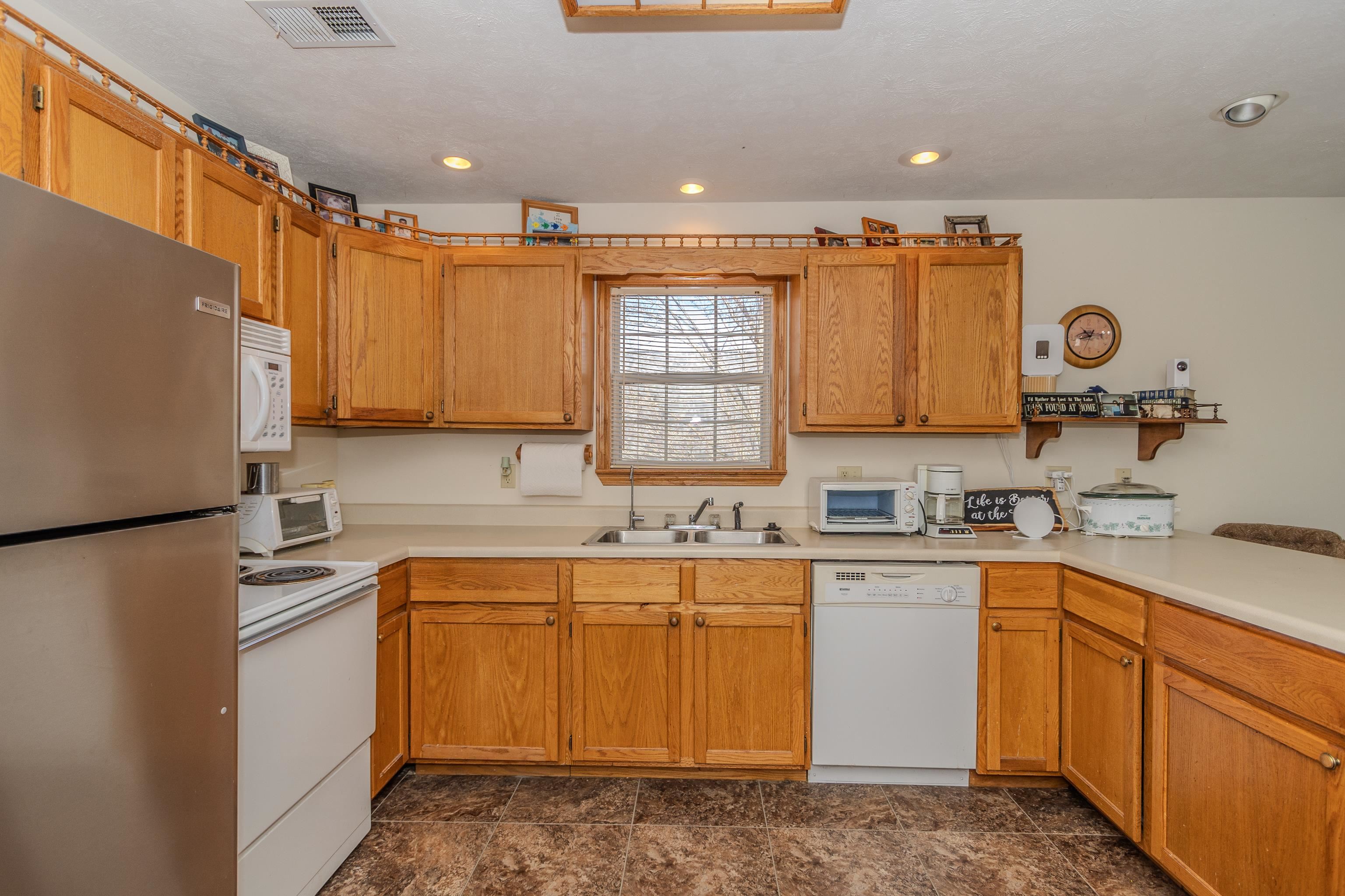 CEDAR CREST ACRES - Residential