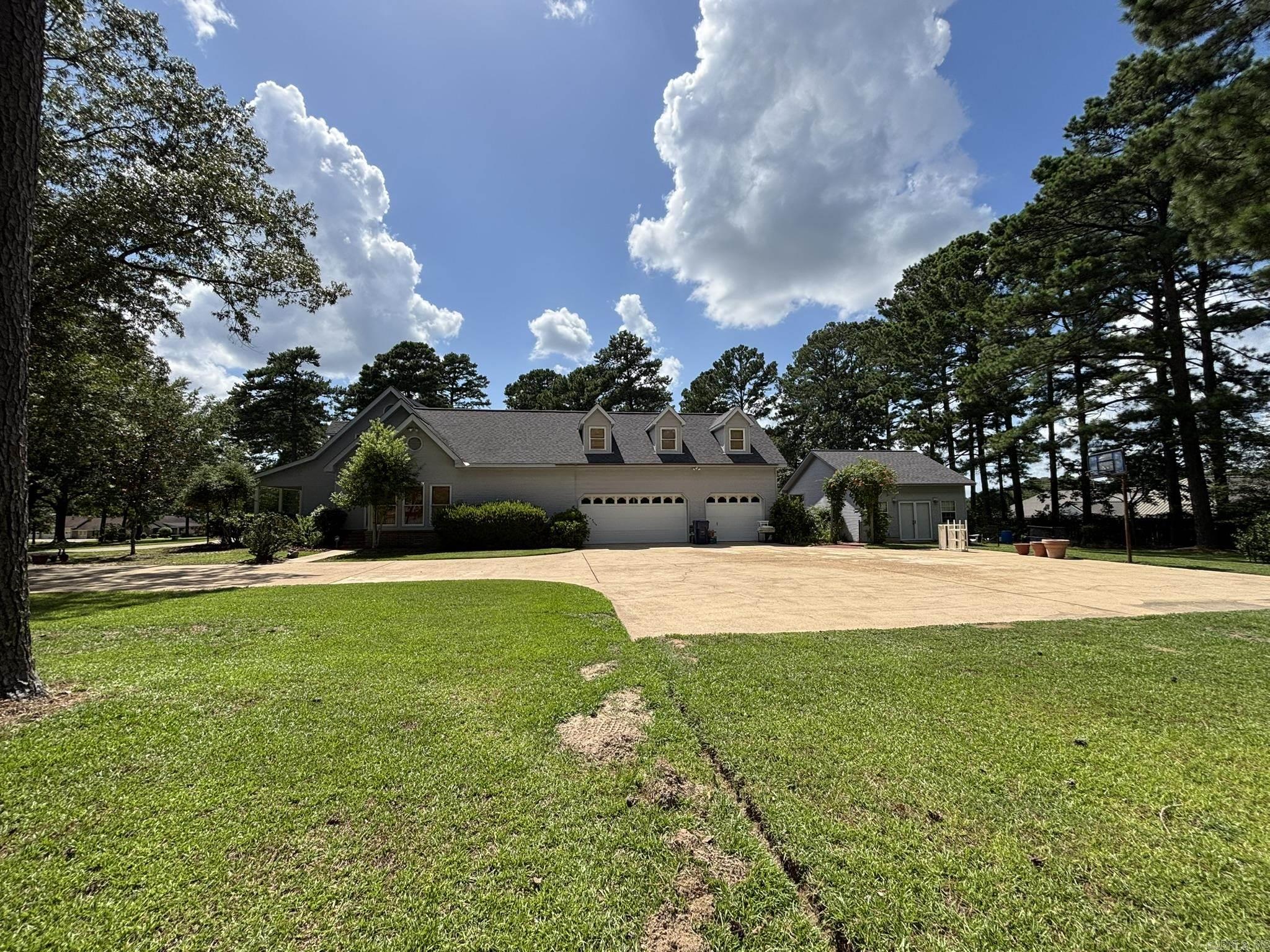 HOLLOW HILLS - Residential