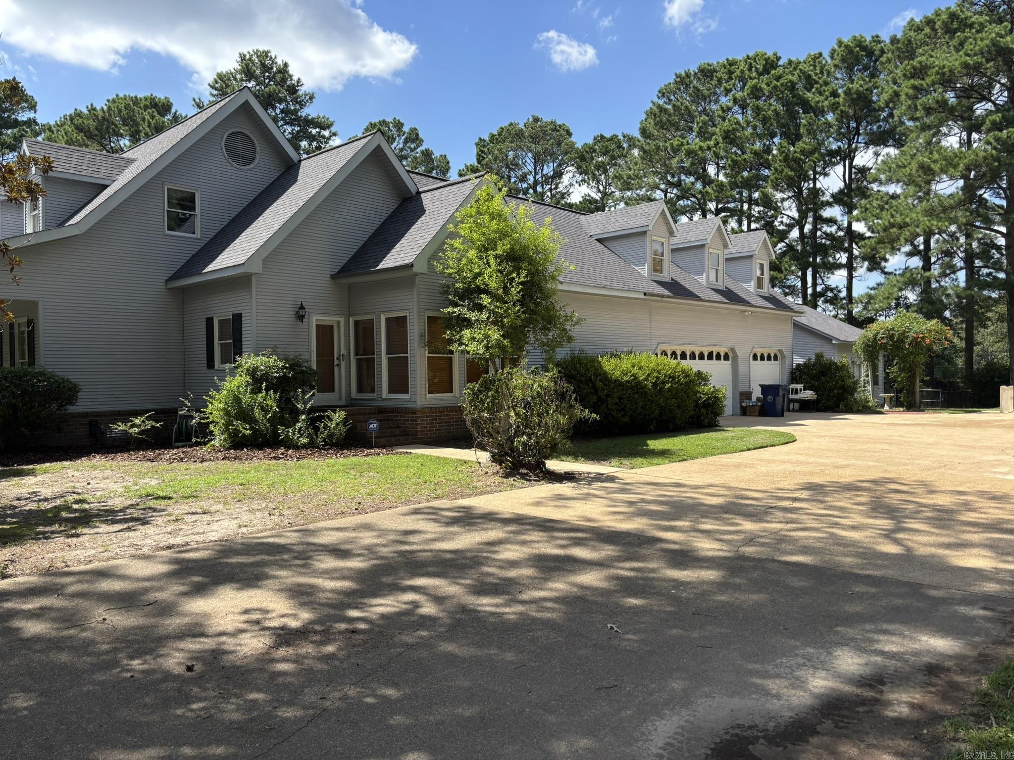 HOLLOW HILLS - Residential