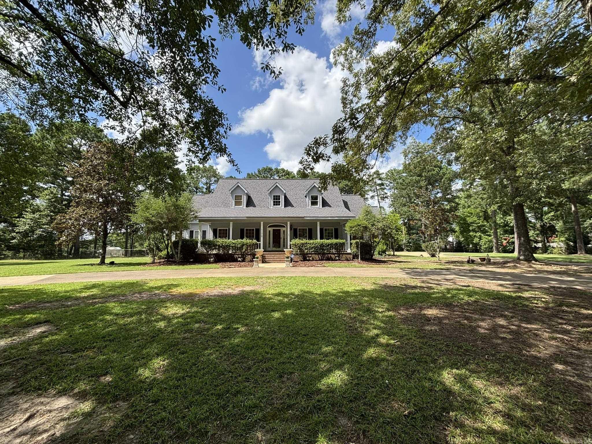 HOLLOW HILLS - Residential