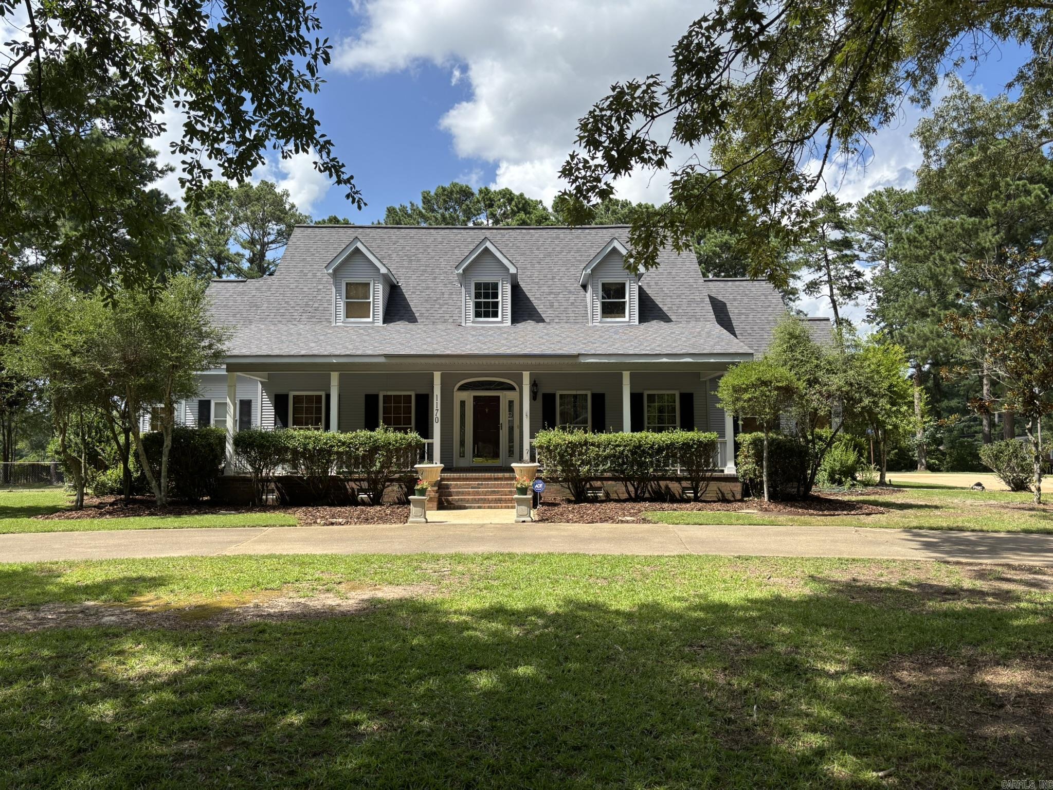HOLLOW HILLS - Residential