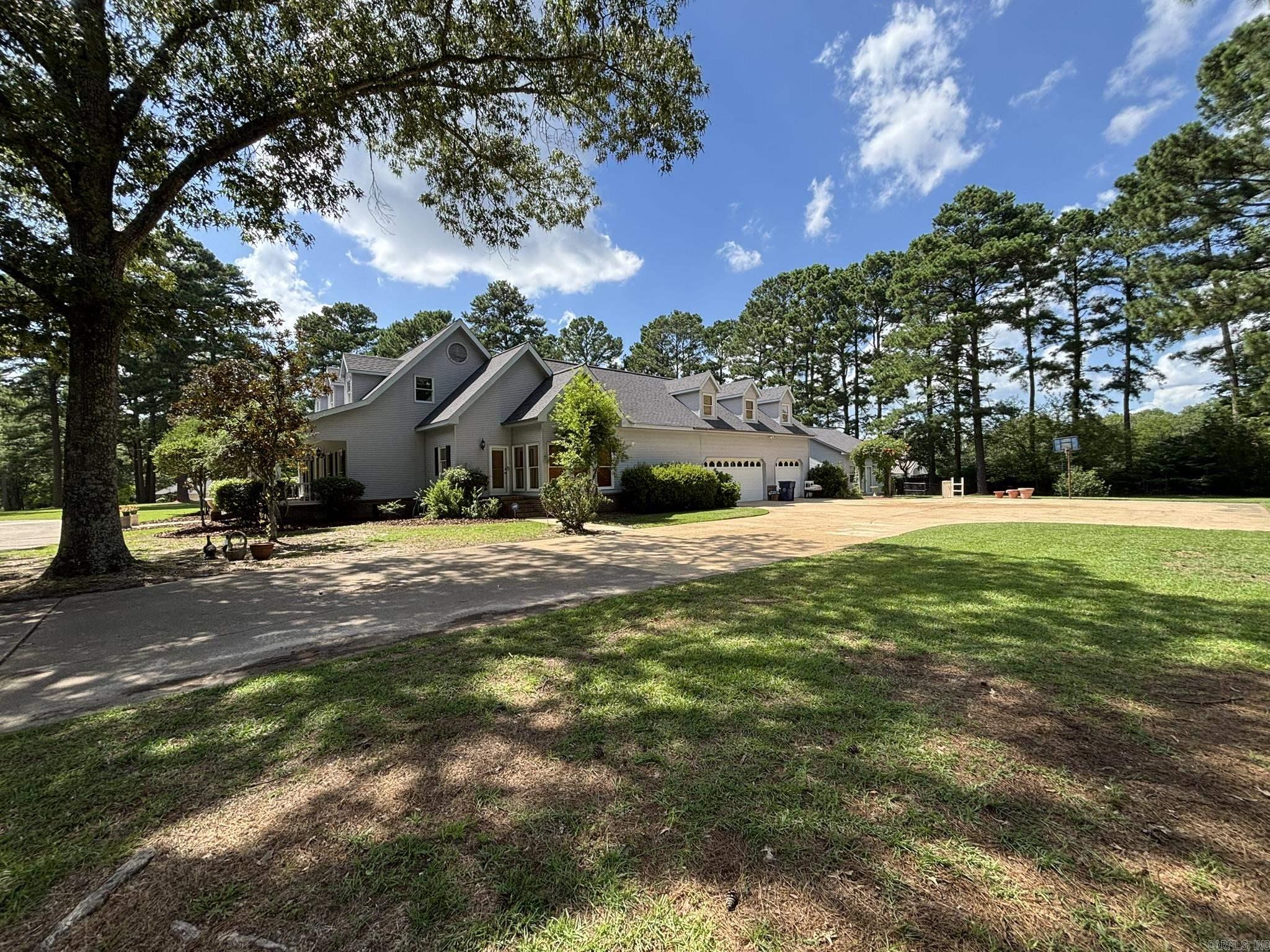 HOLLOW HILLS - Residential