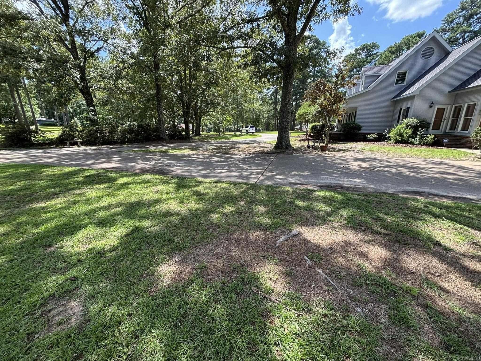 HOLLOW HILLS - Residential