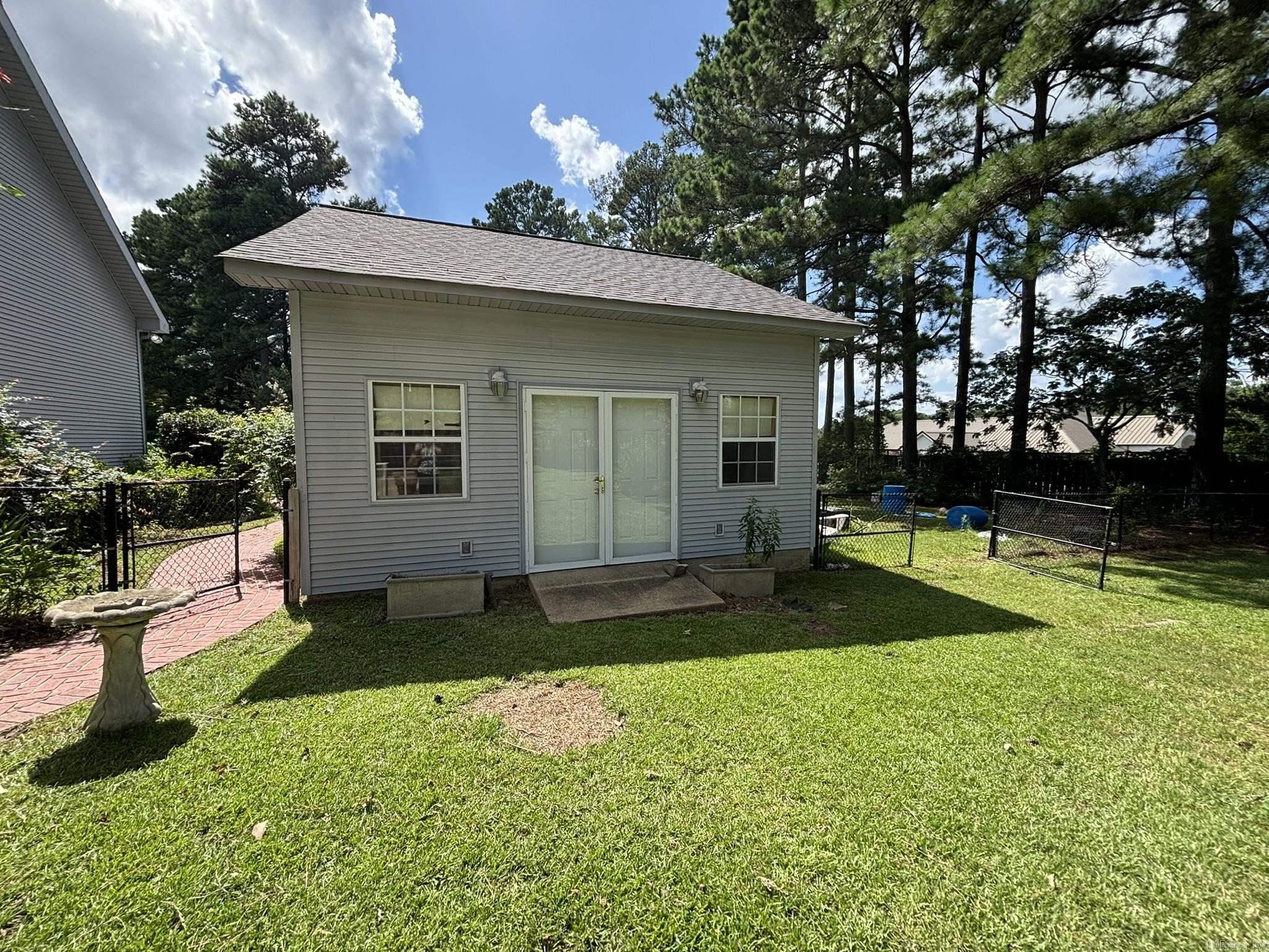 HOLLOW HILLS - Residential