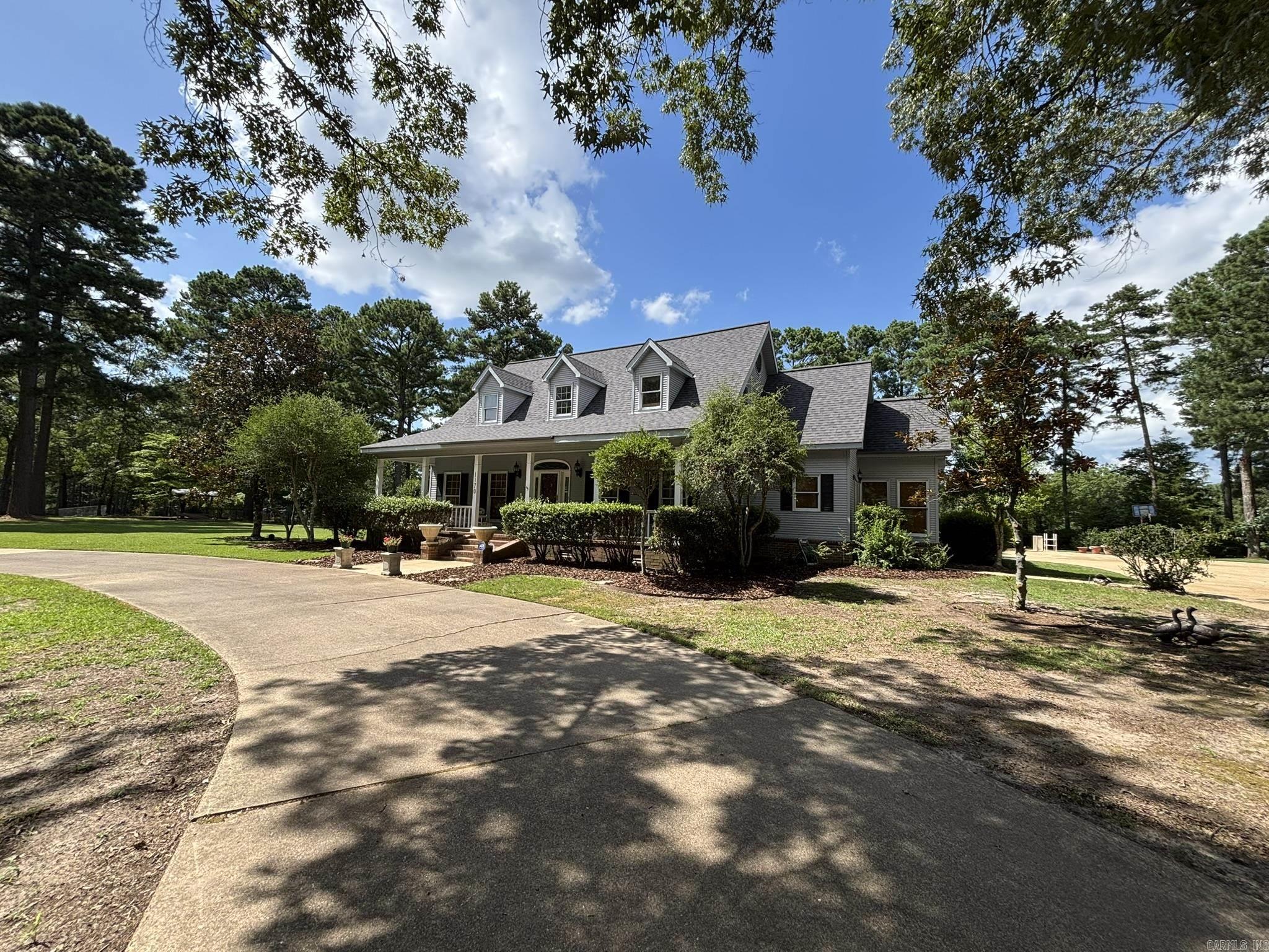 HOLLOW HILLS - Residential