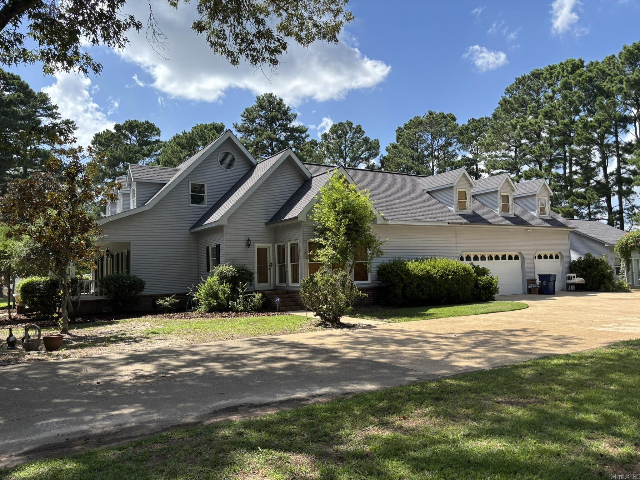 HOLLOW HILLS - Residential