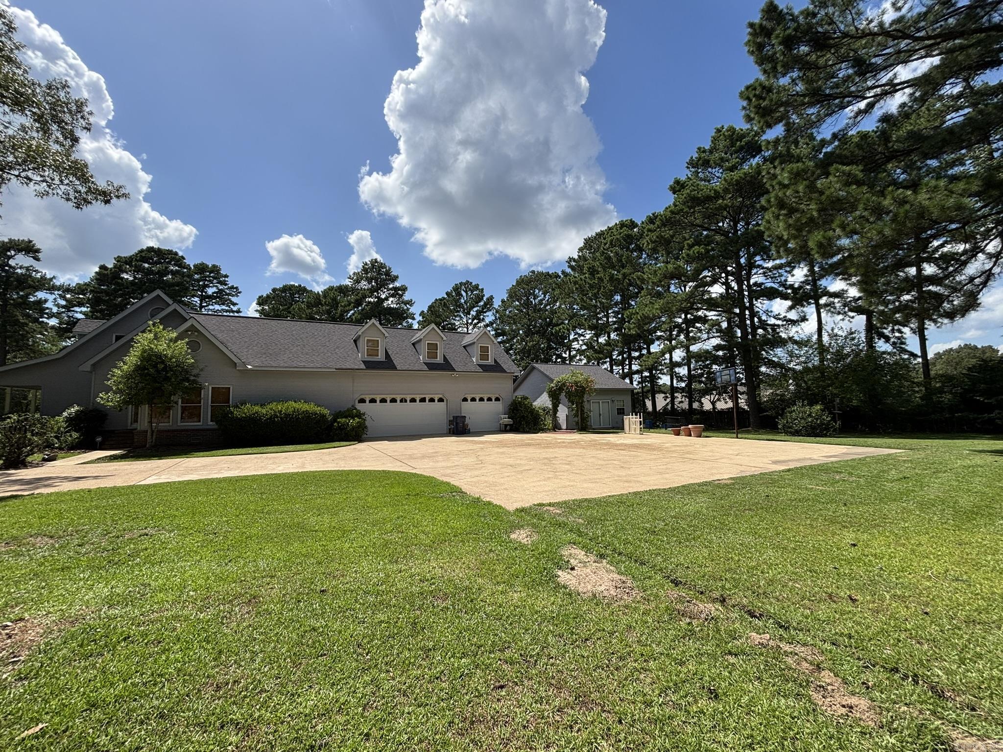 HOLLOW HILLS - Residential