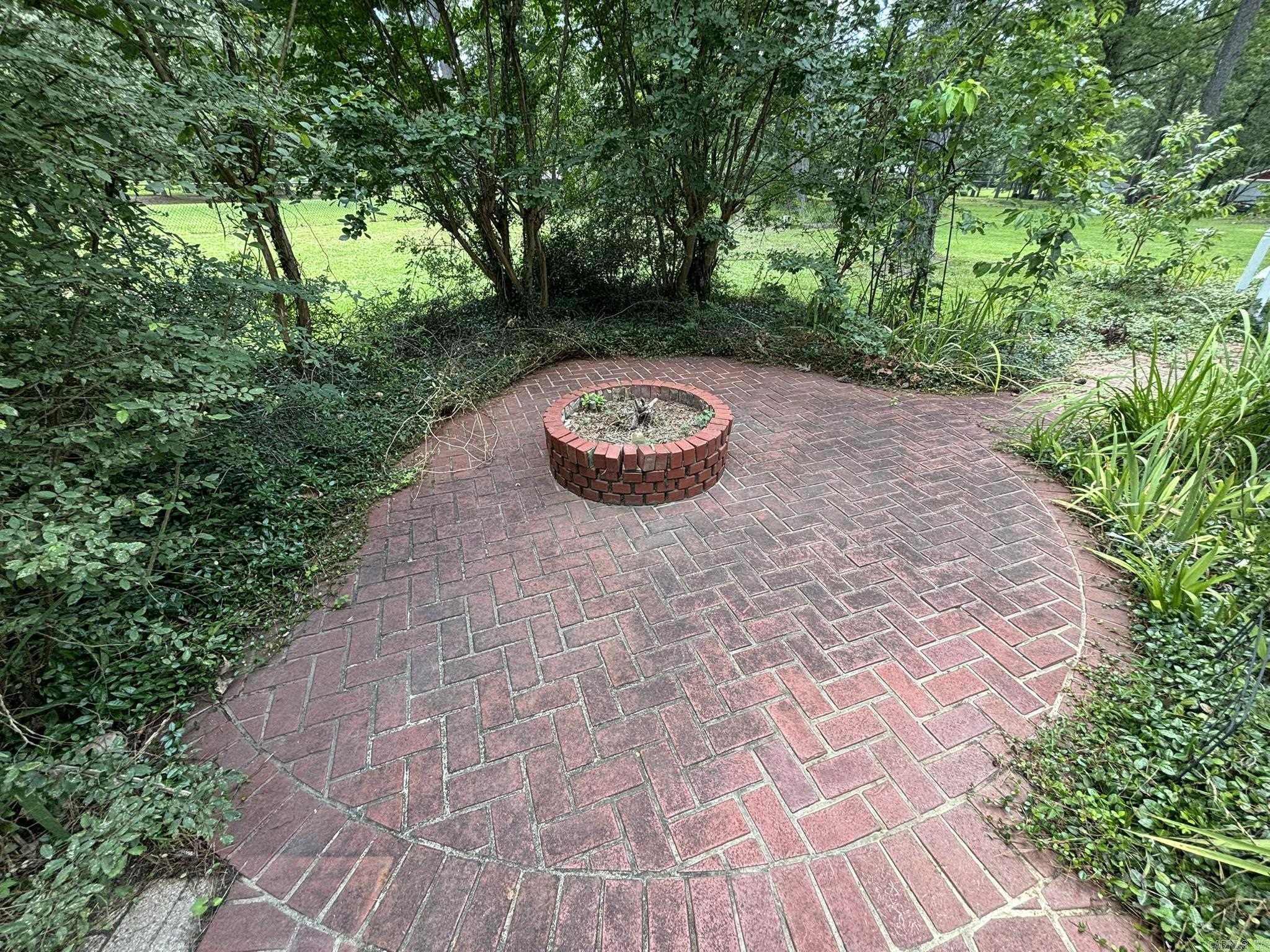 HOLLOW HILLS - Residential