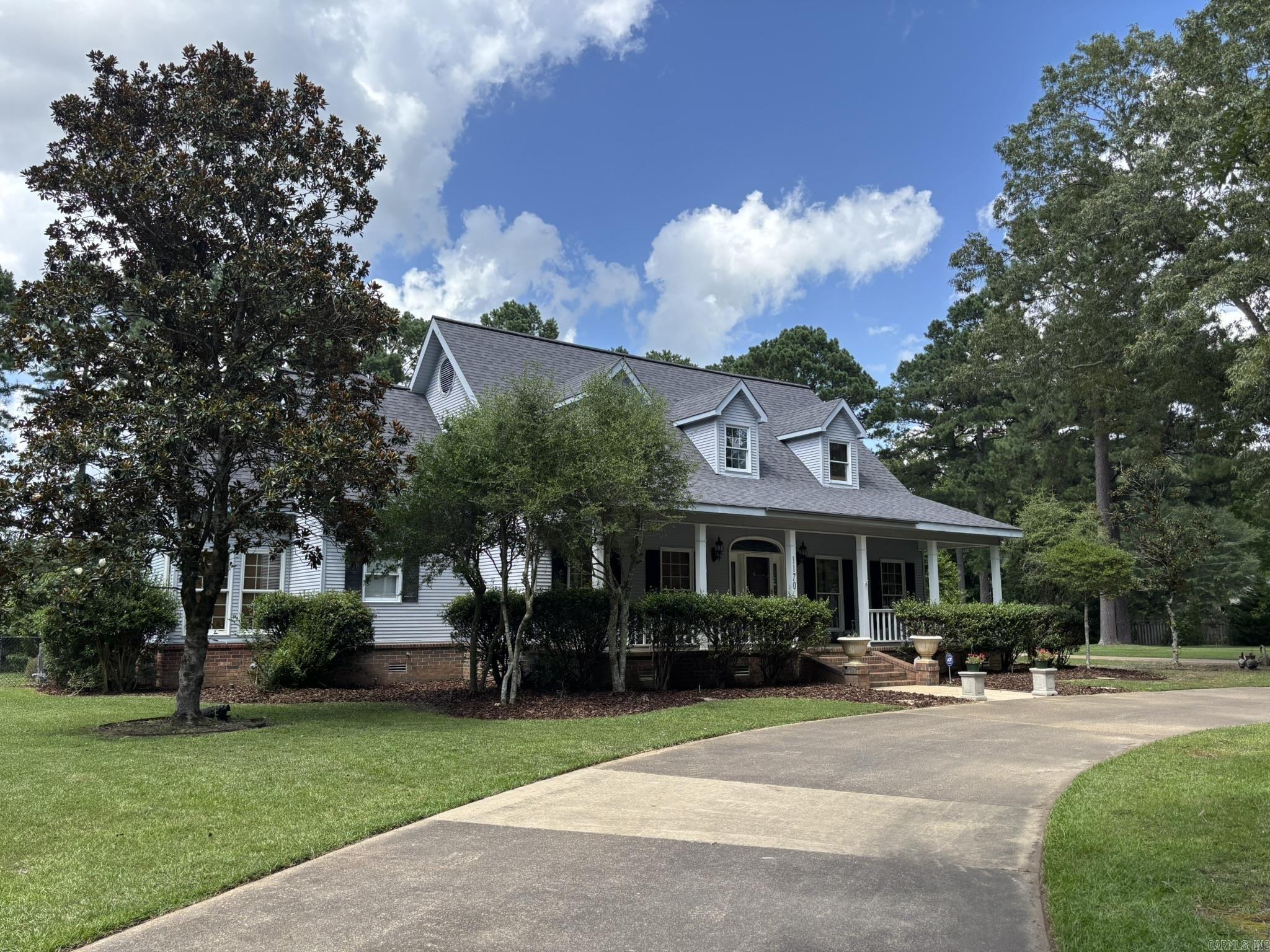 HOLLOW HILLS - Residential