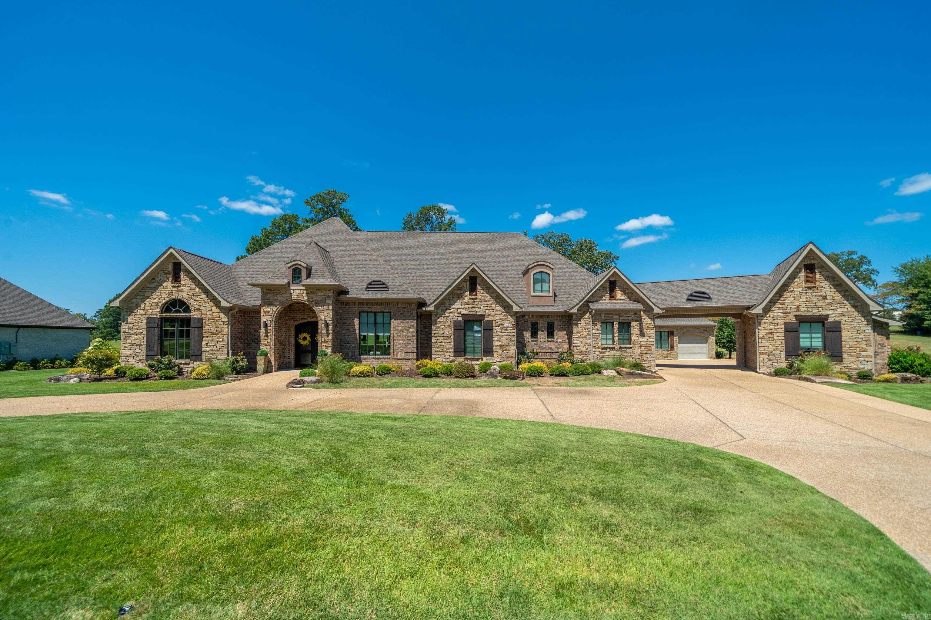 ARLINGTON PARK - Residential