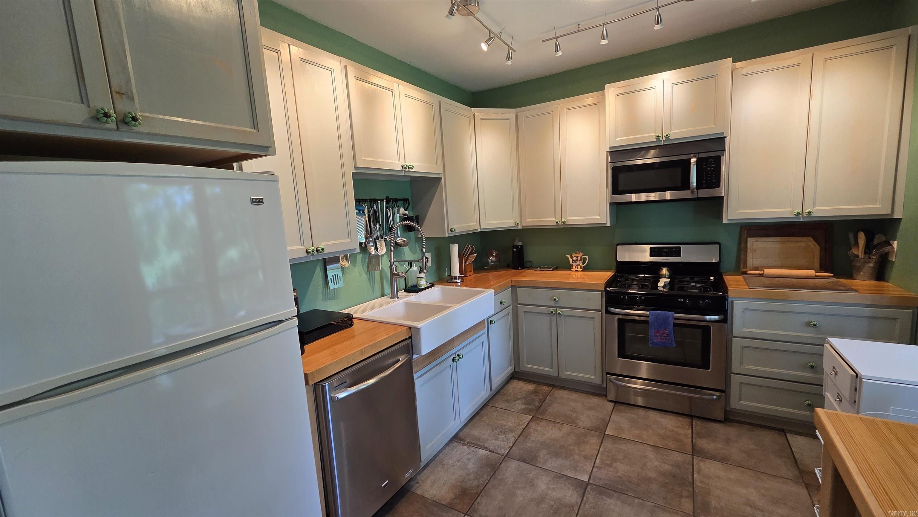 Watersedge Estates - Residential