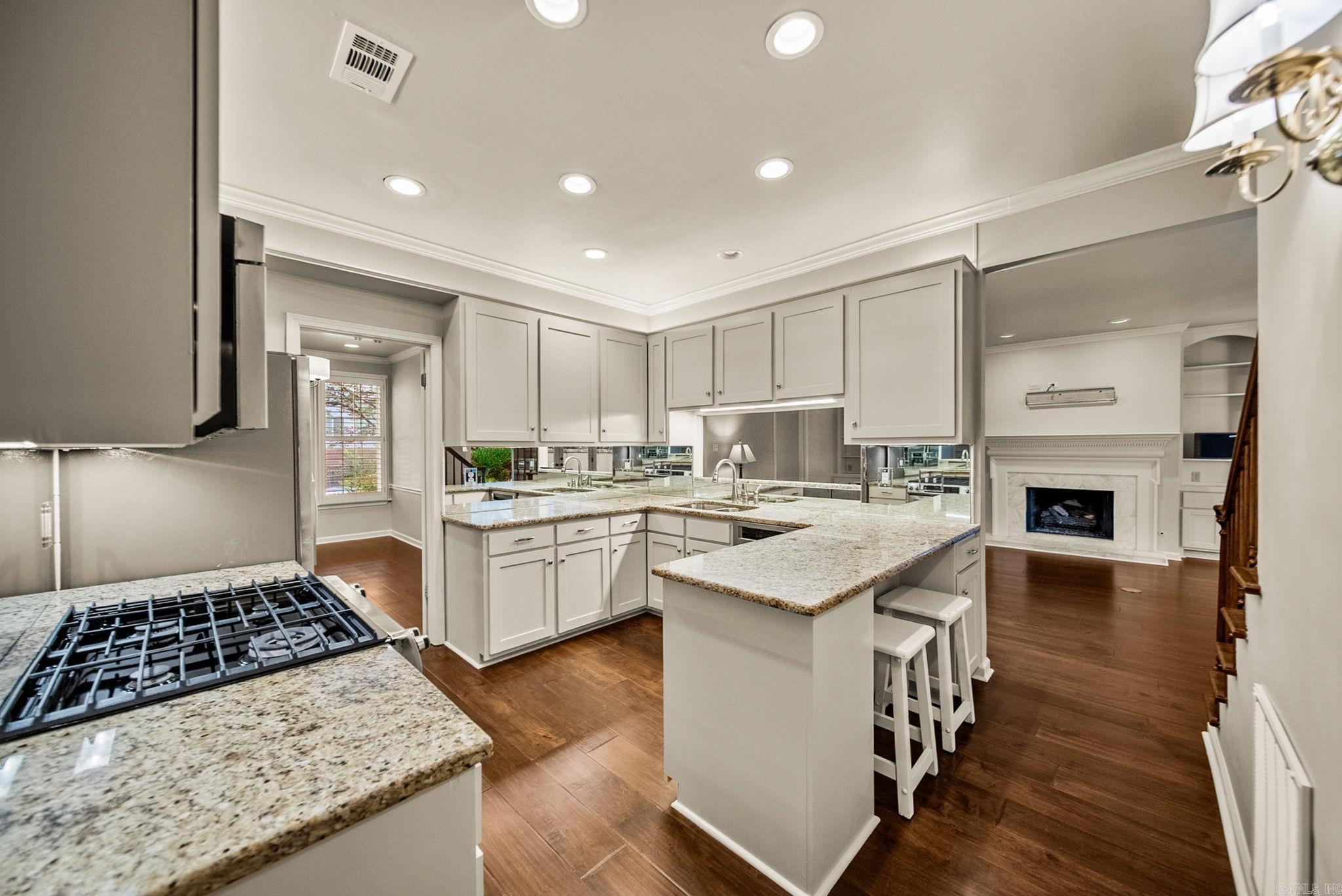 Sheraton Court Townhomes - Residential