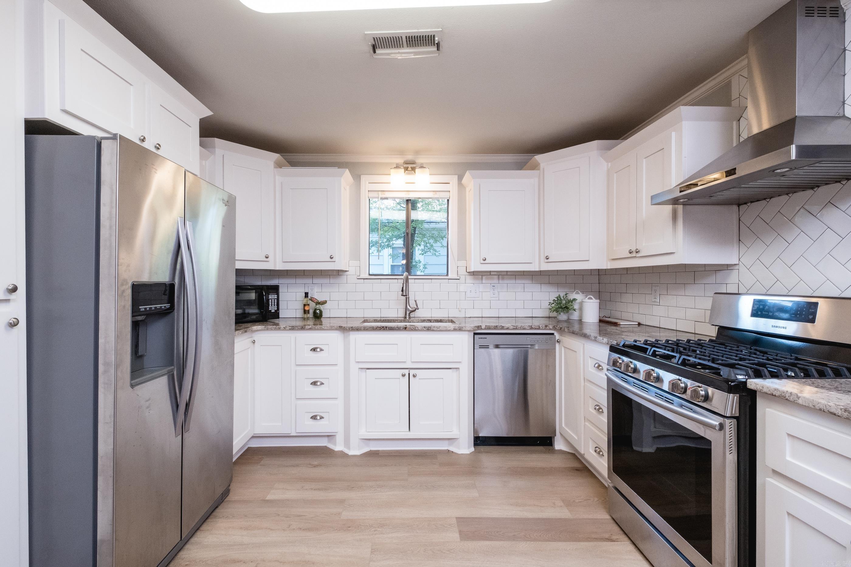 LINCOLN PARK - Residential