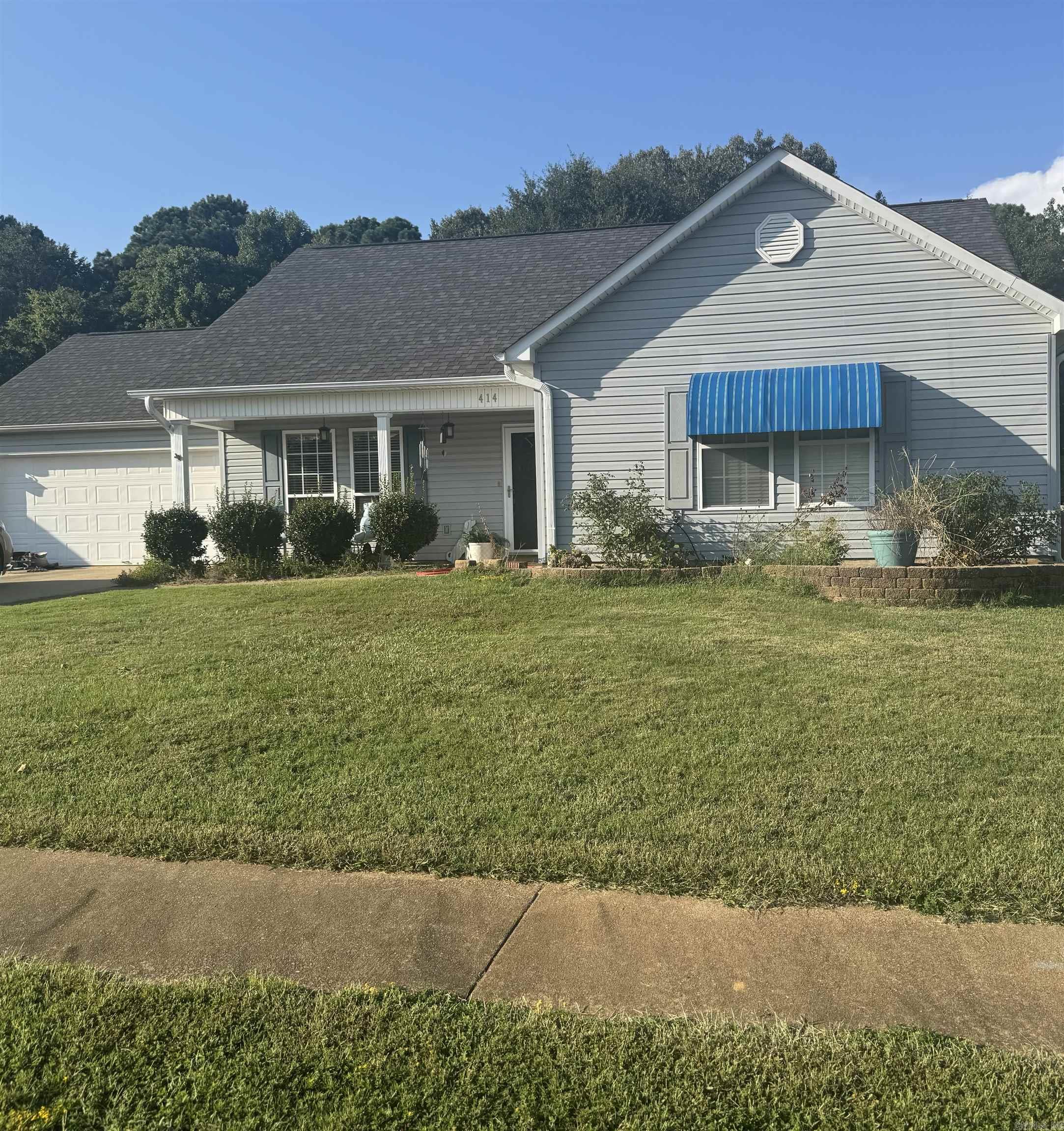 Are you looking for that house that feels like a home? Look no further, A charming, quaint, family, quiet neighborhood in Alexander and Bryant school district.3/2 home with 10' ceiling in living room, beautiful floors, fireplace with gas logs to relax and enjoy! eat in kitchen, frig convey, storage building out back. AC unit/2022, shared fence! Come take a look and make it your home! Back on the market at no fault of the seller or the home!