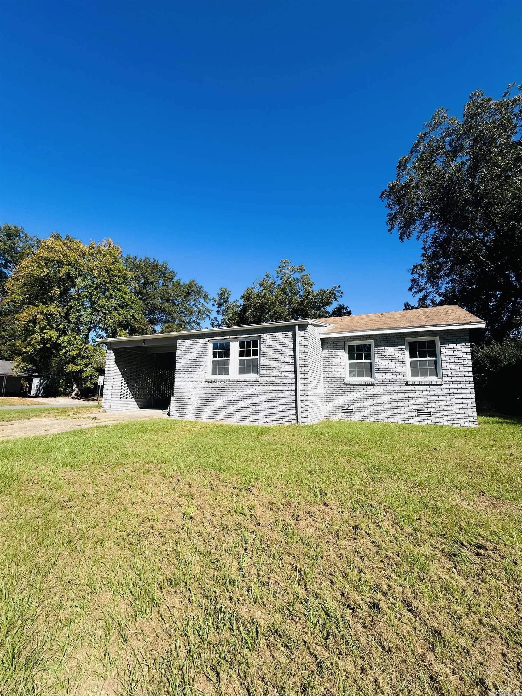 Welcome to this updated 3-bedroom, 1.5-bath home at 1 Neal Place in North Little Rock. Offering a comfortable layout and modern updates, this home is conveniently located near local amenities and major highways. A great option for buyers seeking value and location. Don't miss out! Schedule your showing today.