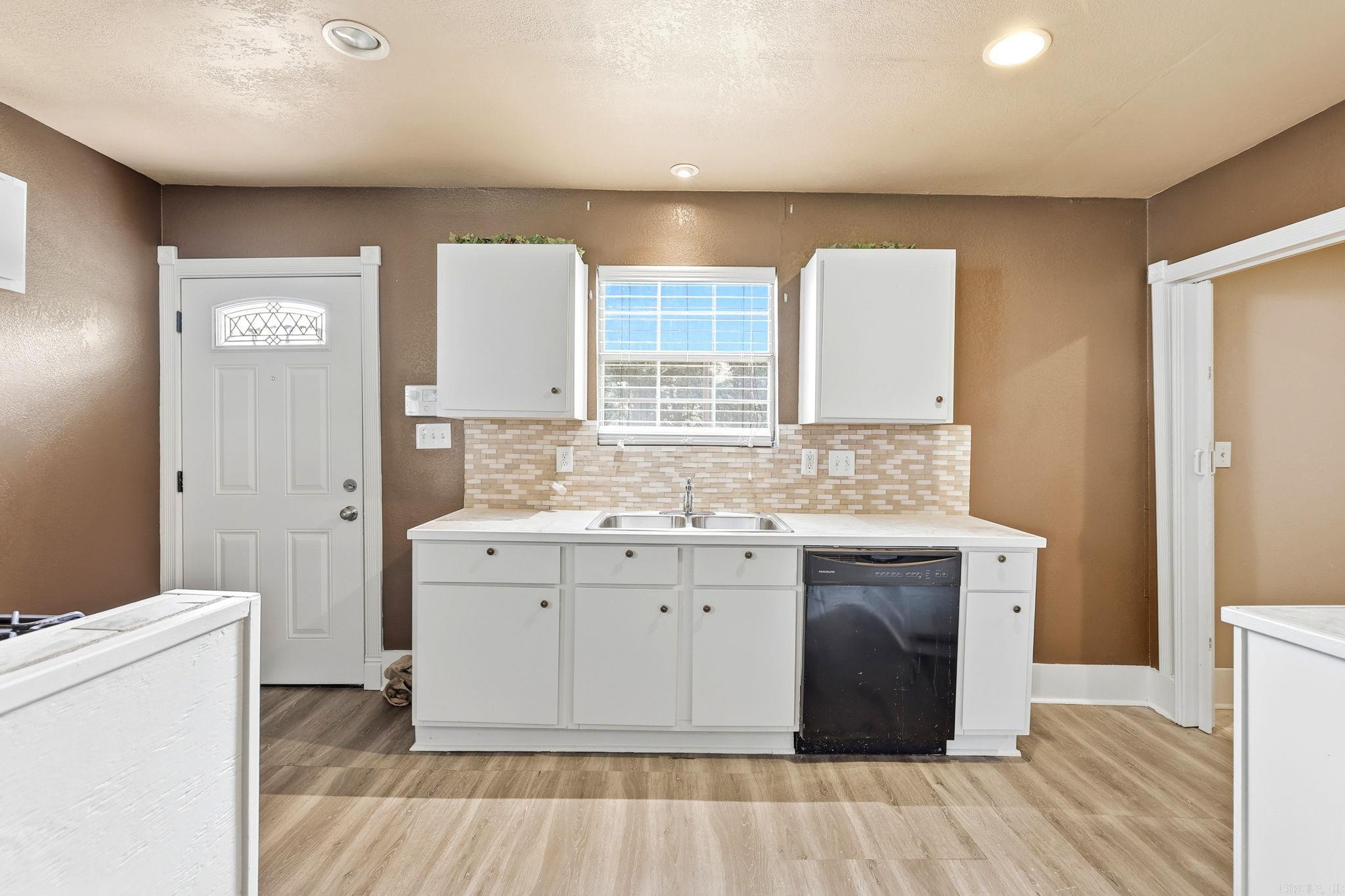 JONES & WORTHEN - Residential