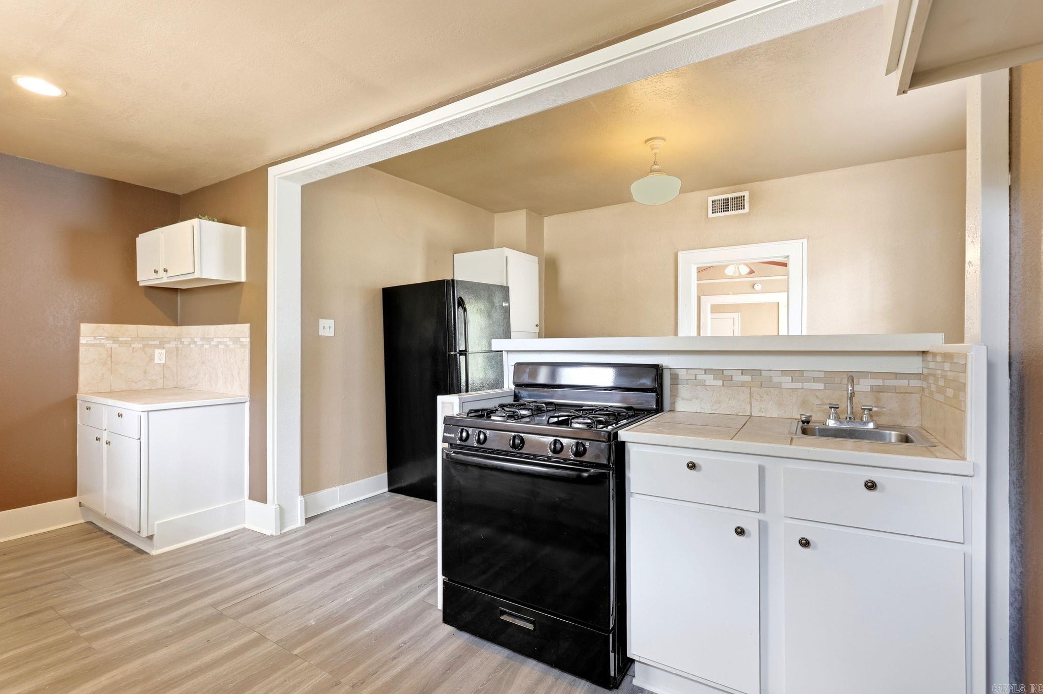 JONES & WORTHEN - Residential