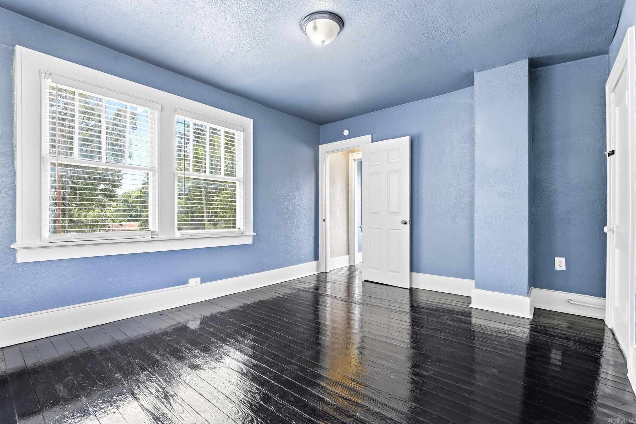 JONES & WORTHEN - Residential