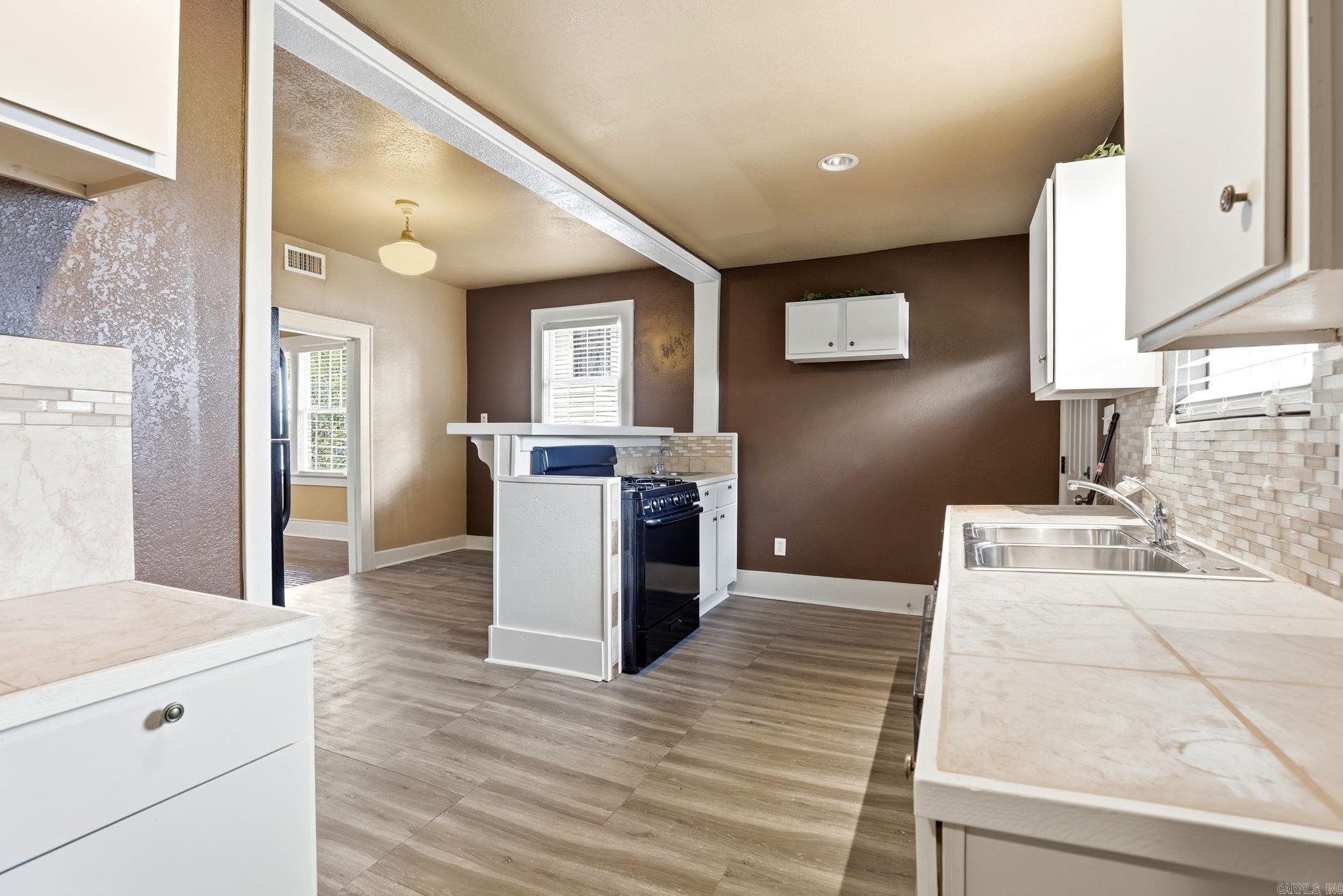 JONES & WORTHEN - Residential
