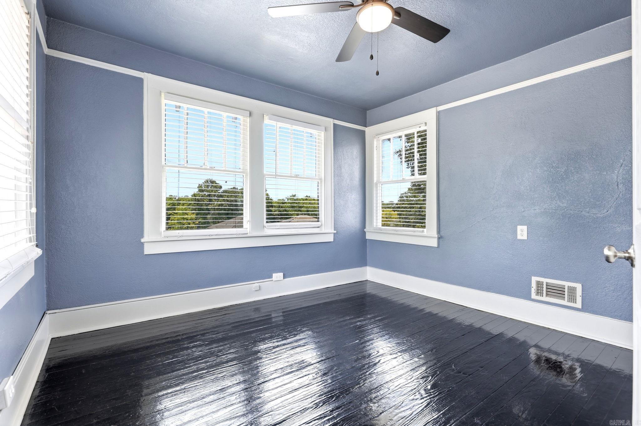 JONES & WORTHEN - Residential