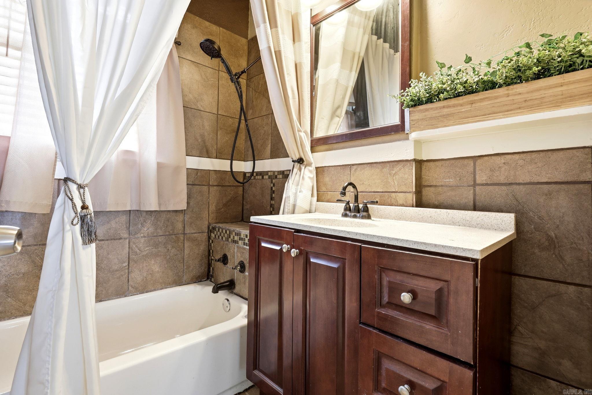 JONES & WORTHEN - Residential