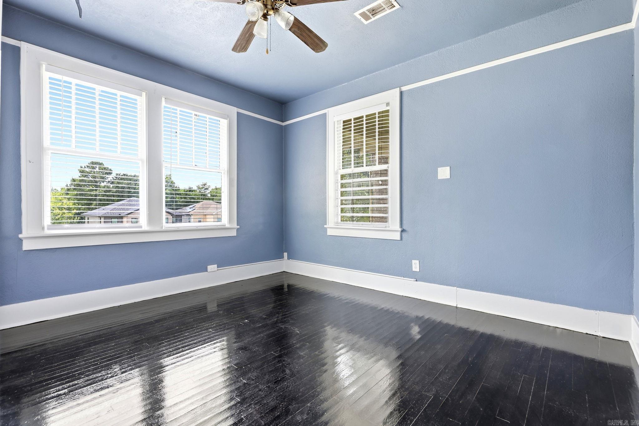 JONES & WORTHEN - Residential