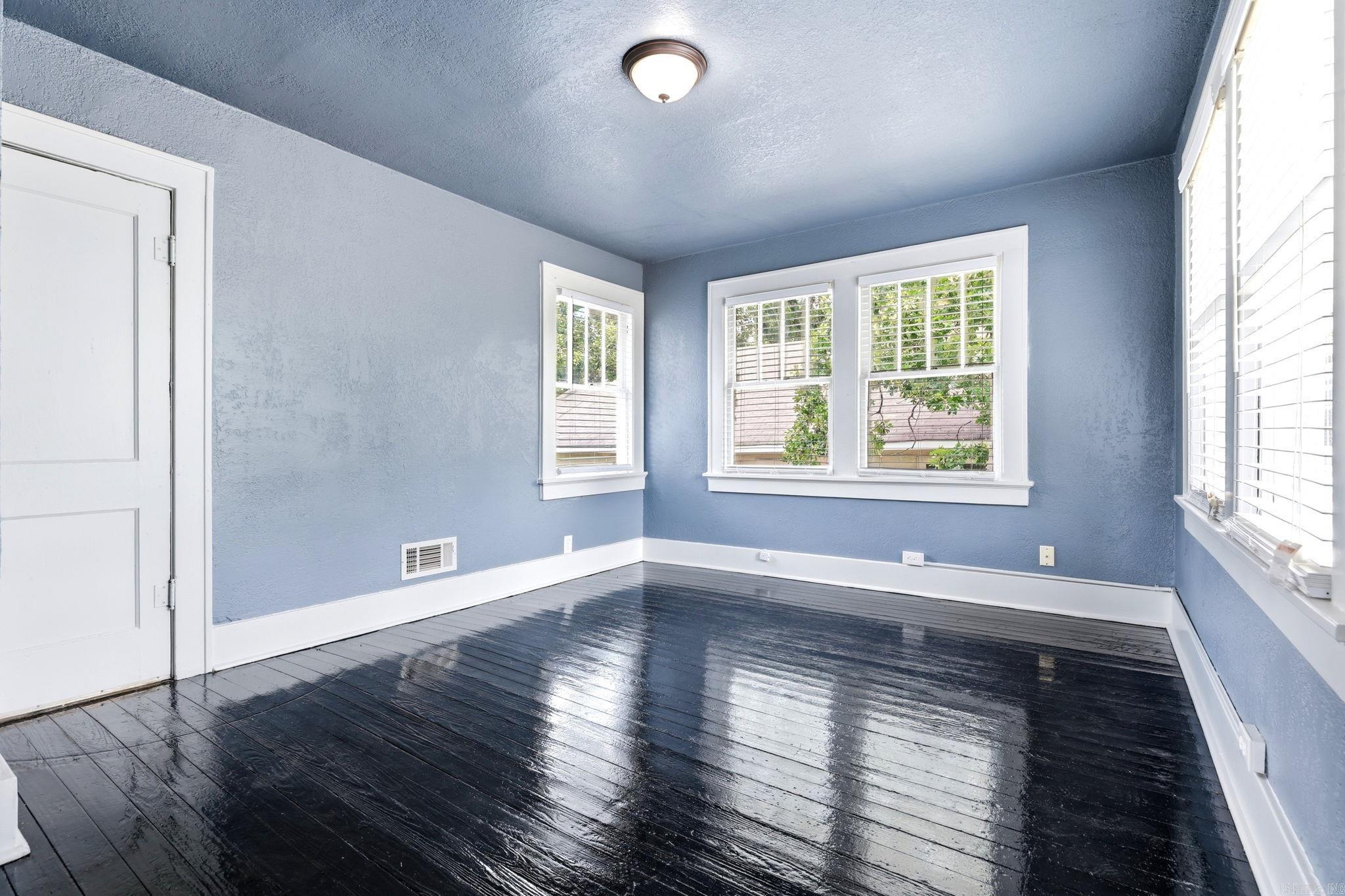 JONES & WORTHEN - Residential