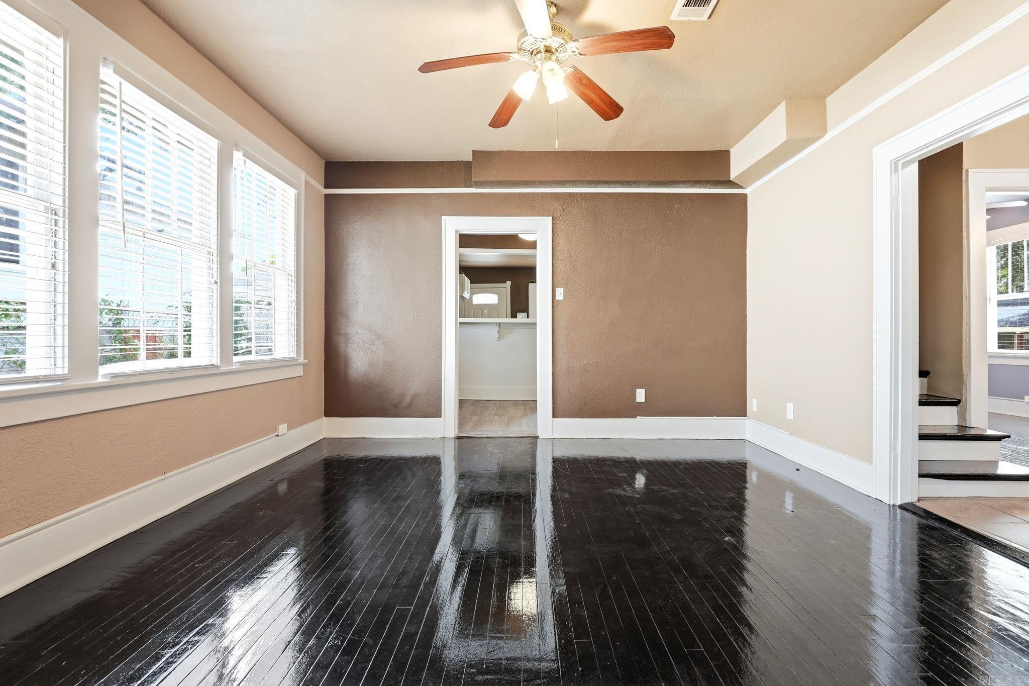 JONES & WORTHEN - Residential