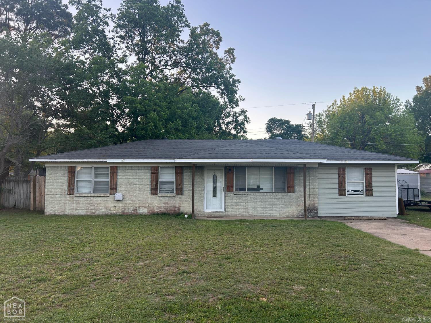 This 3 bedroom 1 bathroom home in Lake City is perfect for first time home buyers or investors looking to add to portfolio! There is an additional room that could be used as a playroom, office space, or extra bedroom. There is plenty of closet space throughout the home, carpet in the bedrooms, laminate throughout the kitchen, living area, hallway, and tile in the bathroom! Cute, cozy, and ready for new owners! **This is an agent owned property**
