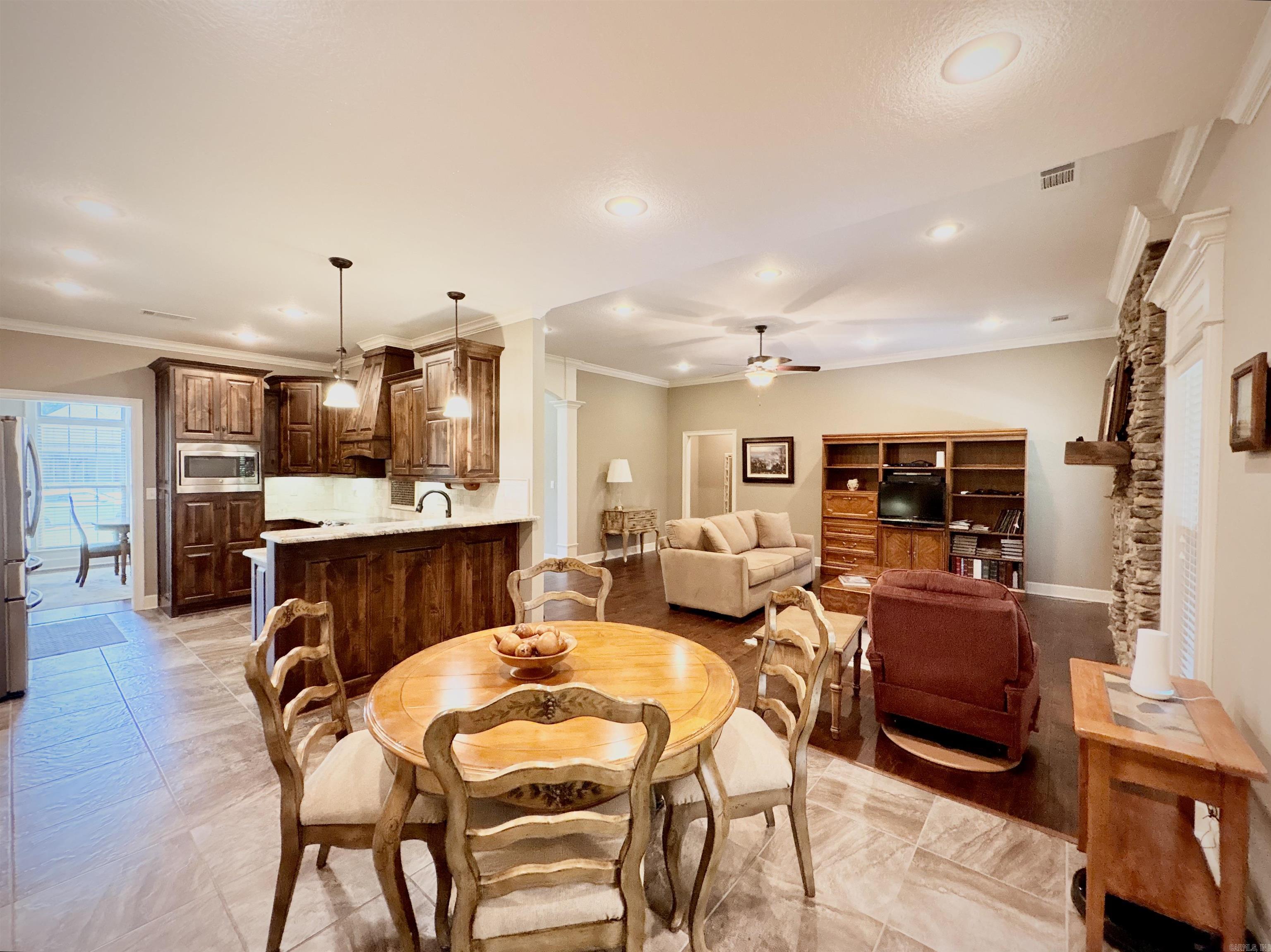 VALLEY COURT - Residential