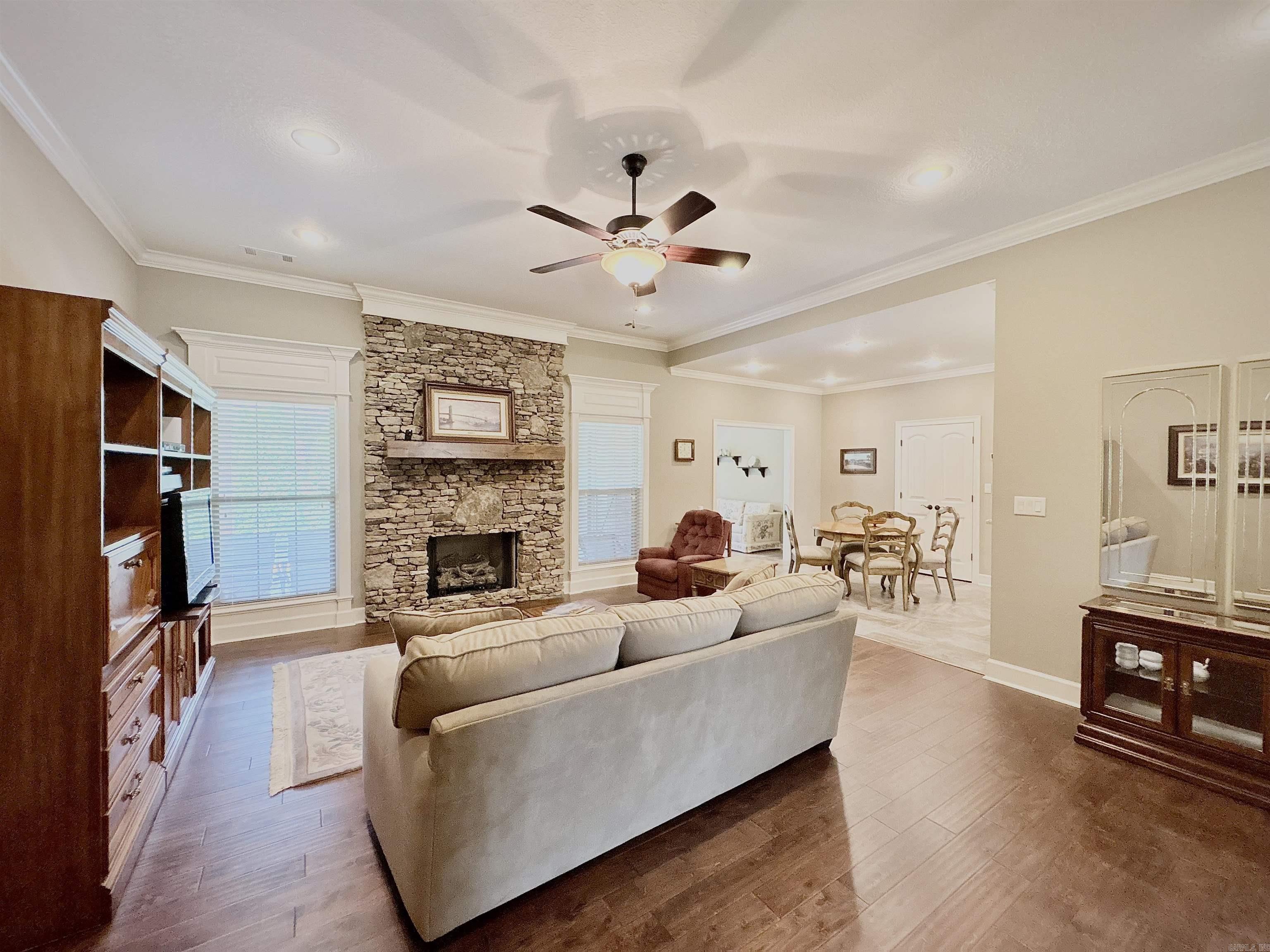 VALLEY COURT - Residential