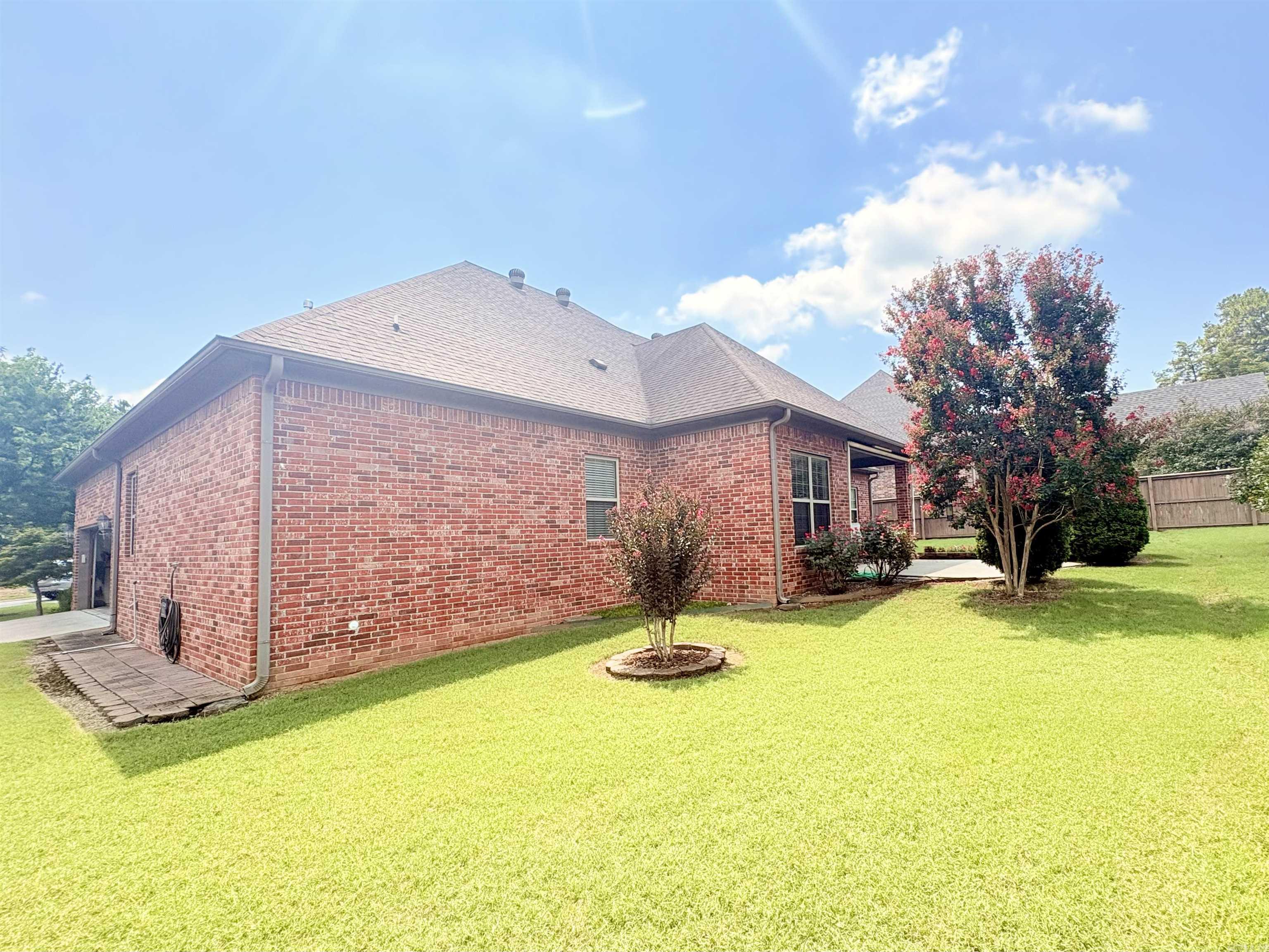 VALLEY COURT - Residential