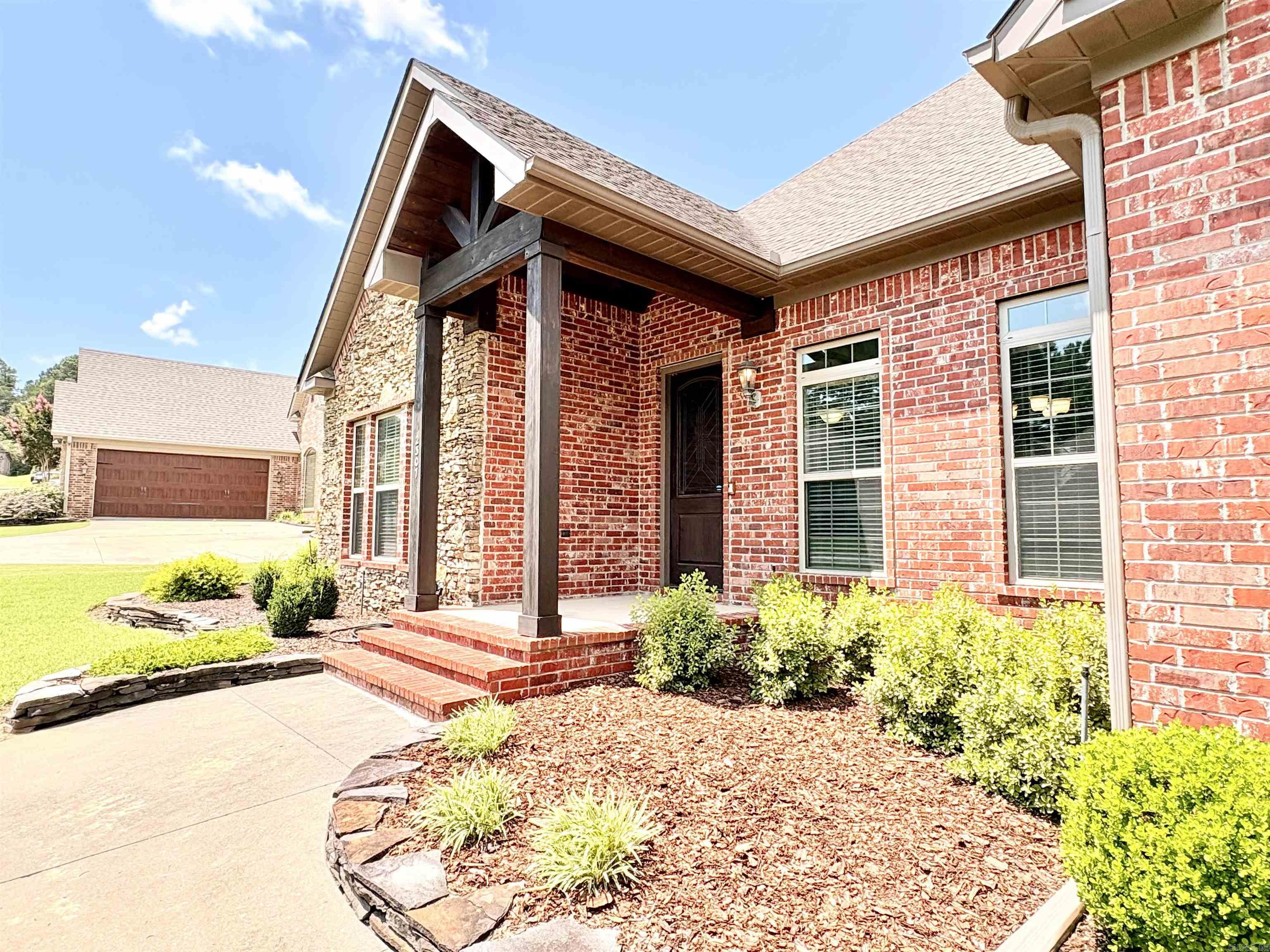 VALLEY COURT - Residential