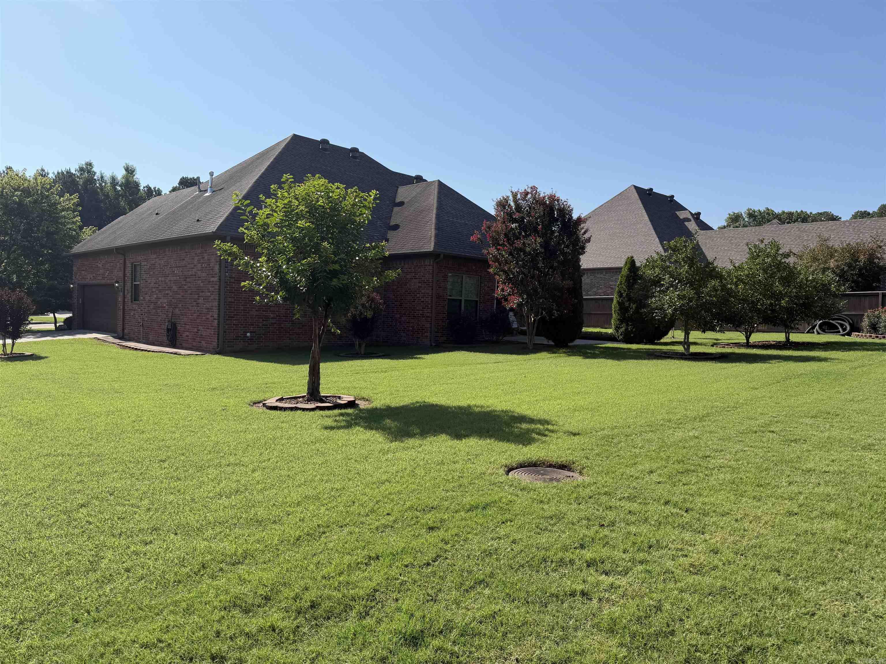 VALLEY COURT - Residential