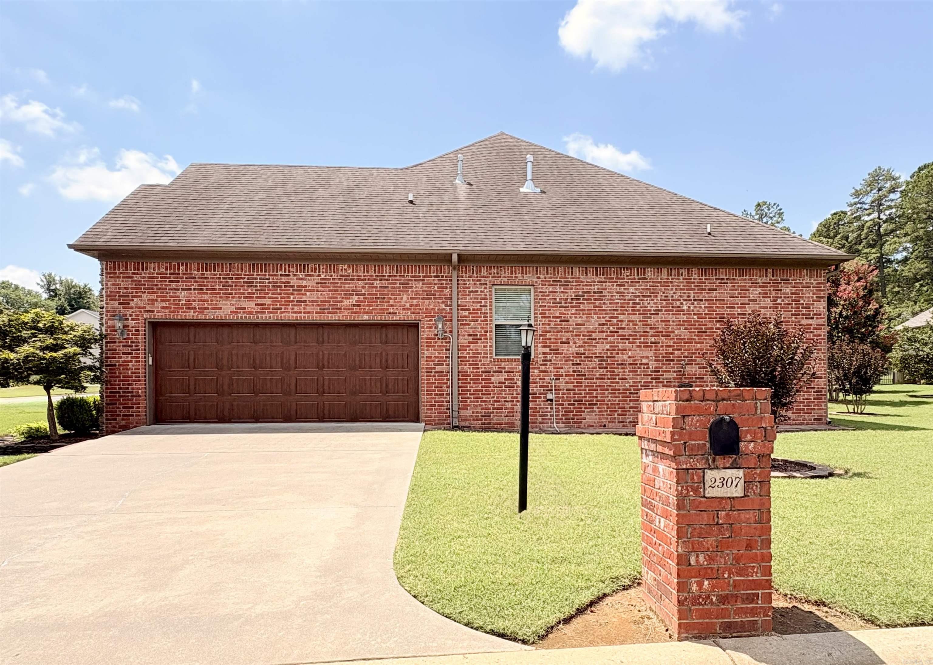 VALLEY COURT - Residential