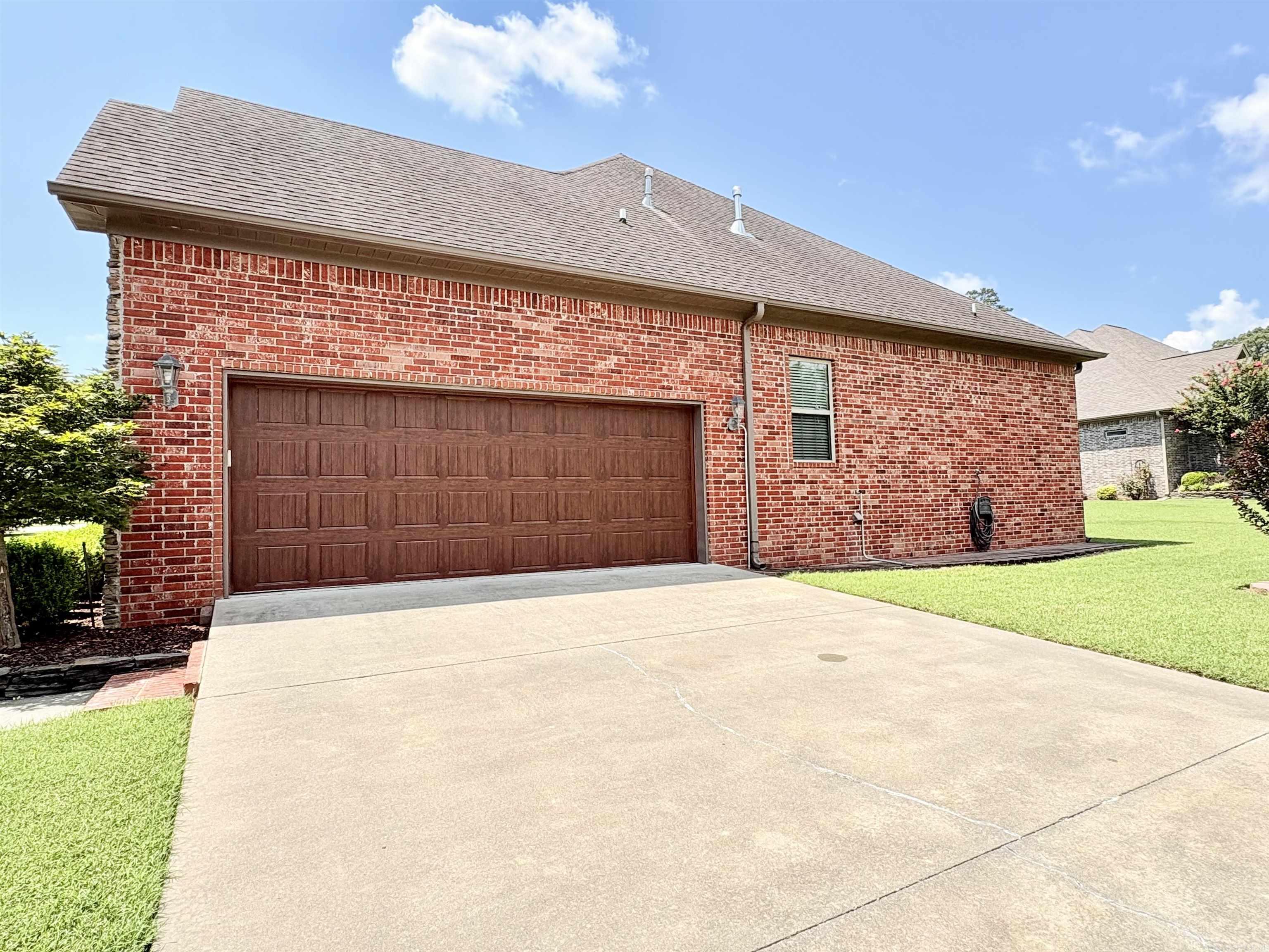 VALLEY COURT - Residential