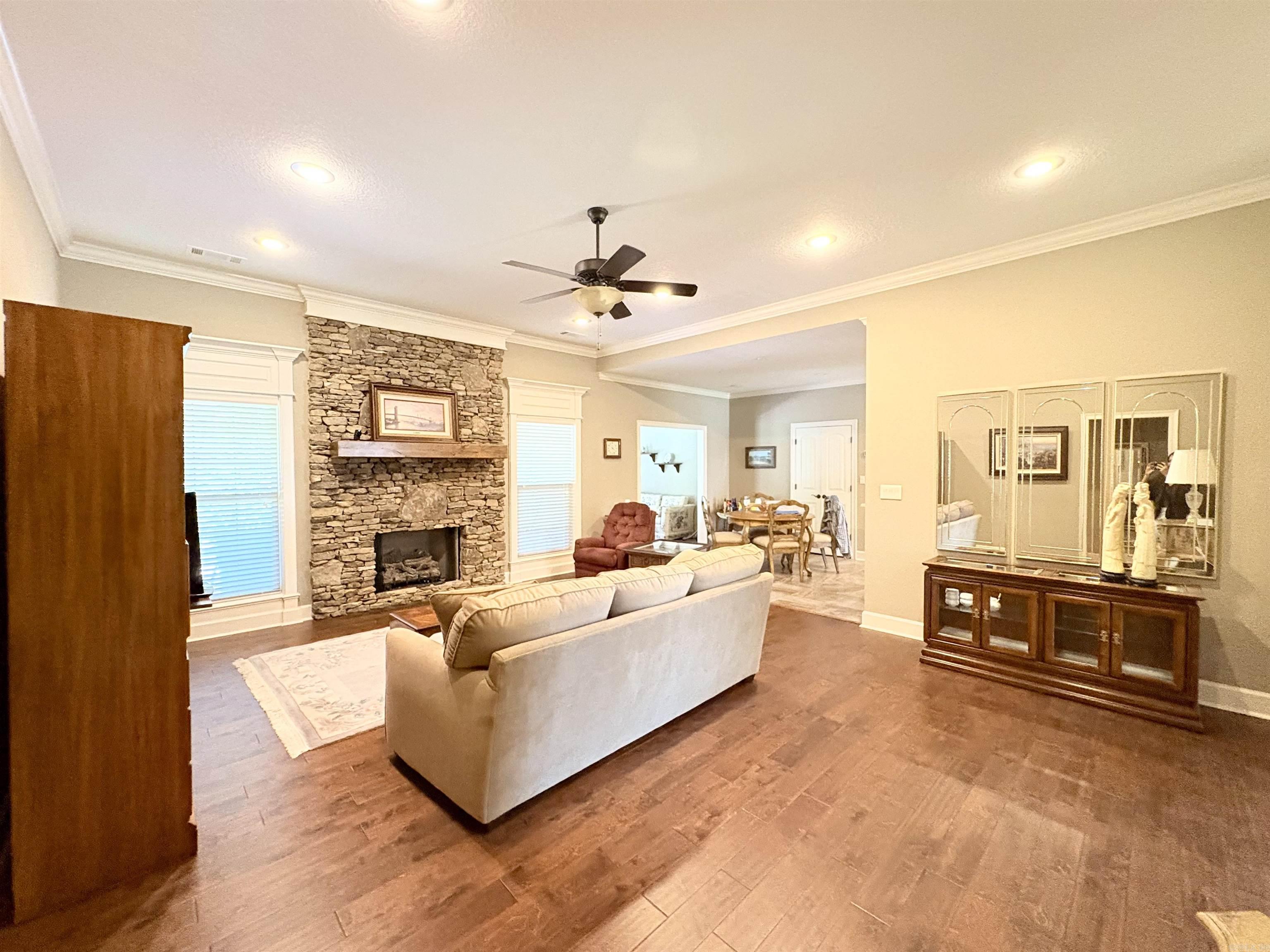 VALLEY COURT - Residential
