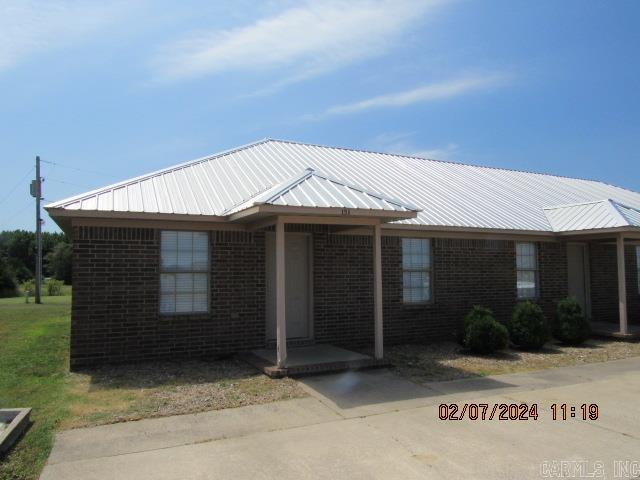 Well maintained 2-bedroom duplex, newer laminate floors, recently painted interior, 2-inch blinds throughout, all kitchen appliances including refrigerator, separate laundry area with hook-ups, all electric, lawn care & trash included. No Pets.***PLEASE NOTE WE DO NOT ADVERTISE ON CRAIGSLIST OR FACEBOOK MARKETPLACE. ANY LISTING OF OURS SEEN IS A SCAM!!!***