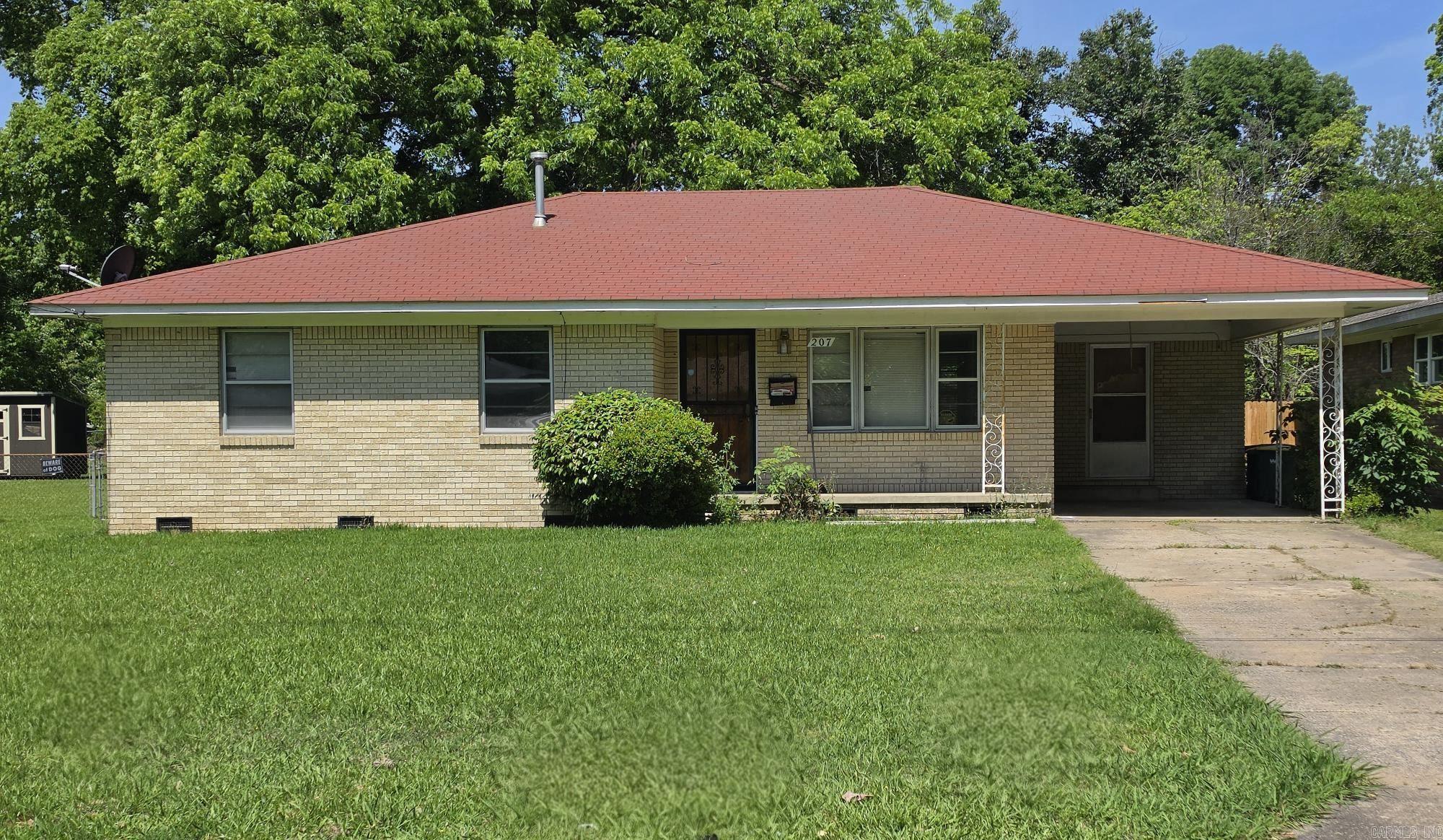 This charming 3-bedroom, 1.5-bathroom home is perfect as a starter home or investment property. It offers a spacious kitchen and living room area, plus a nice-sized backyard ideal for entertaining and relaxing. The interior is a little dated, but it offers a great opportunity to make it your own. With a little vision and updates, this home could be a great project with plenty of potential.