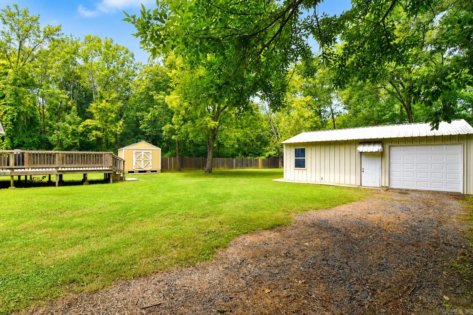 EARLS LAKESIDE - Residential