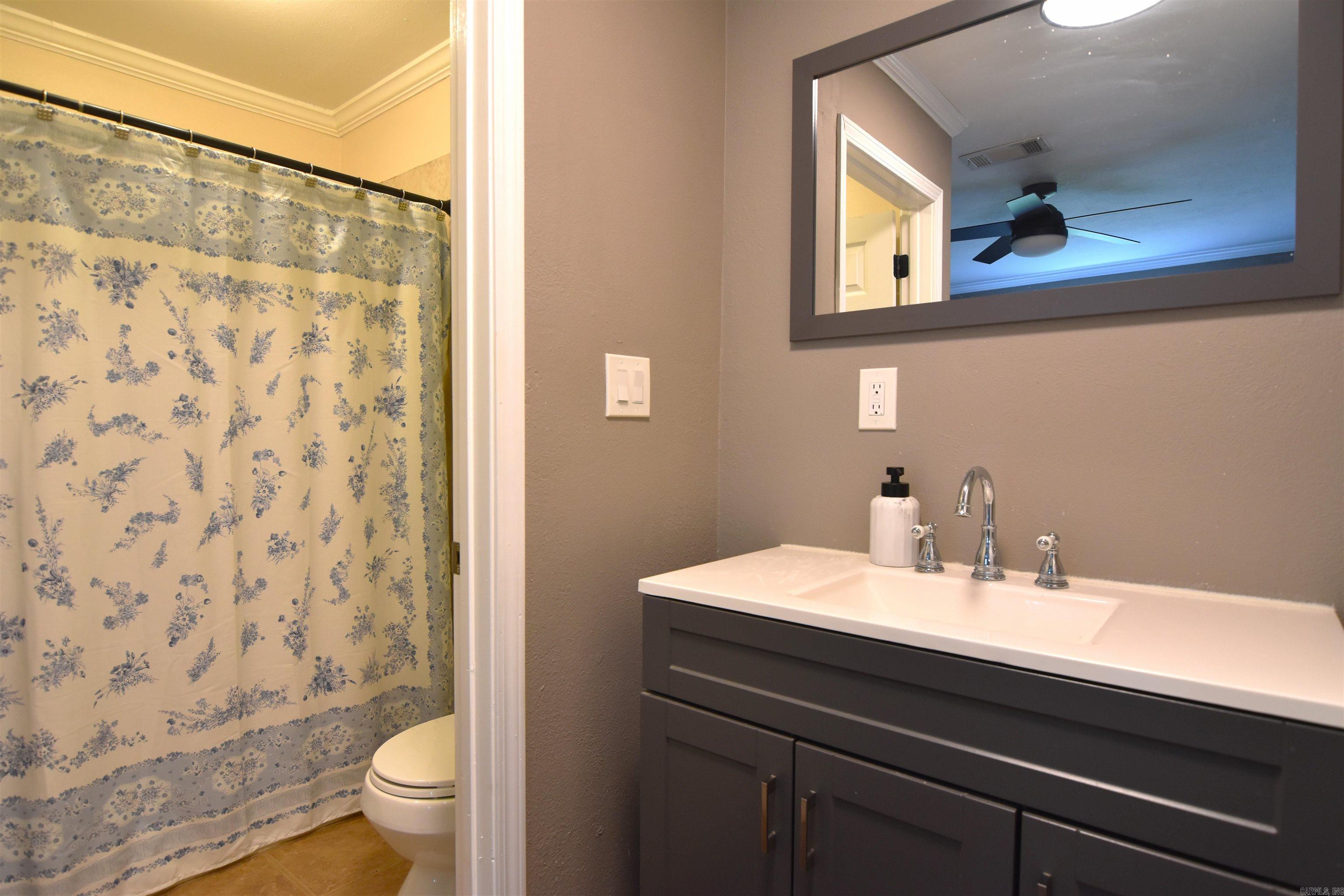 EARLS LAKESIDE - Residential