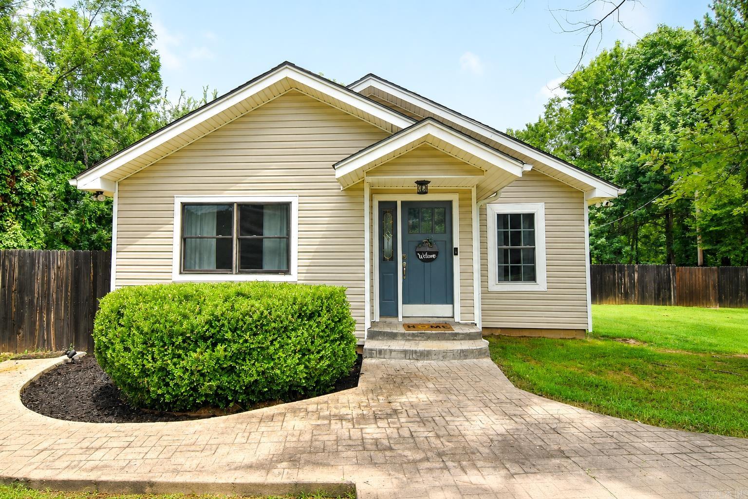 EARLS LAKESIDE - Residential