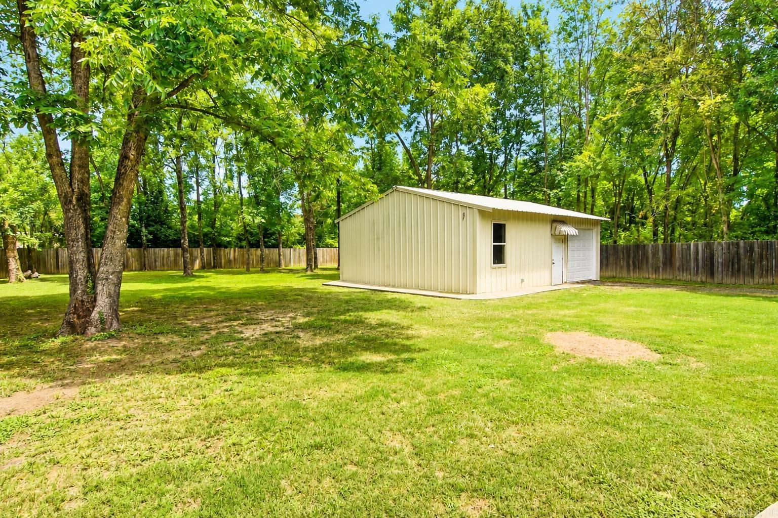 EARLS LAKESIDE - Residential