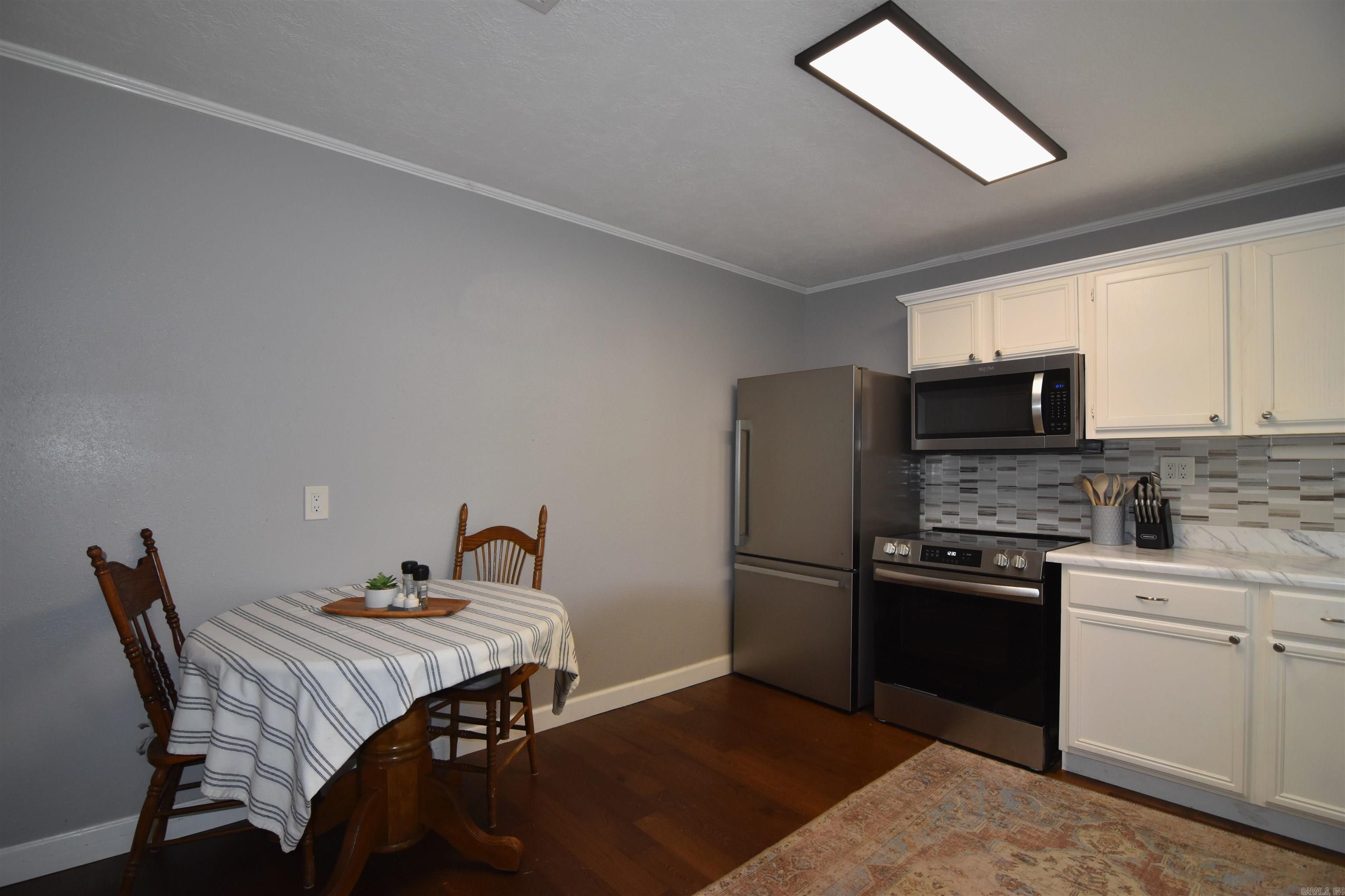 EARLS LAKESIDE - Residential