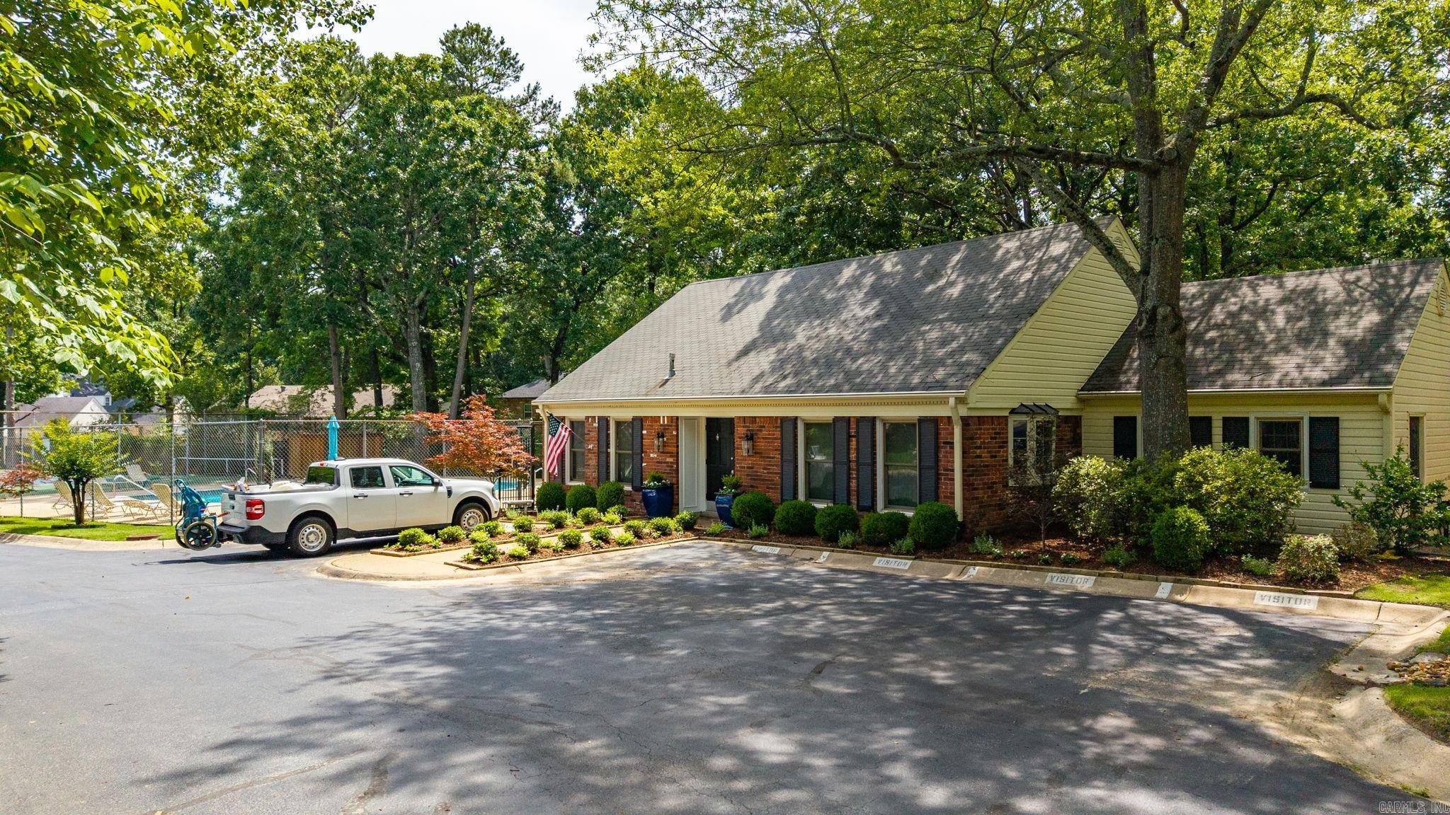 KINGSBRIDGE TWNHSE - Residential