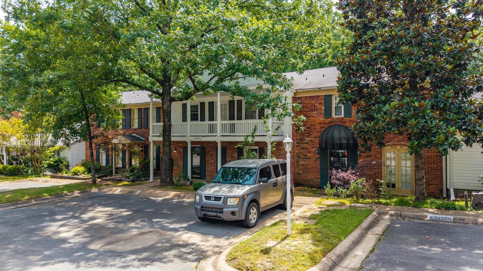 KINGSBRIDGE TWNHSE - Residential
