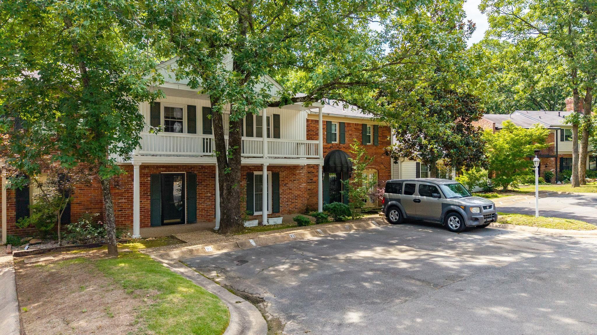KINGSBRIDGE TWNHSE - Residential