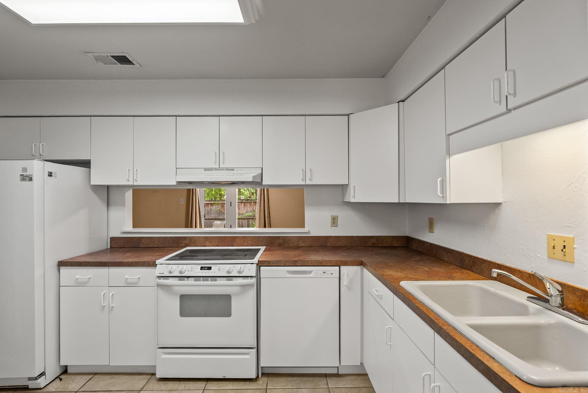 KINGSBRIDGE TWNHSE - Residential